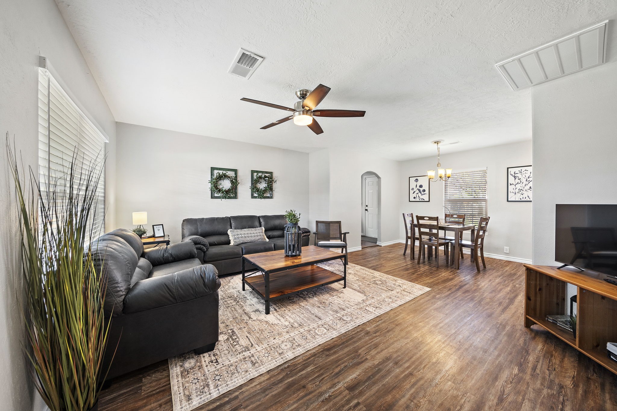 1206 Olive Street Property Photo 3