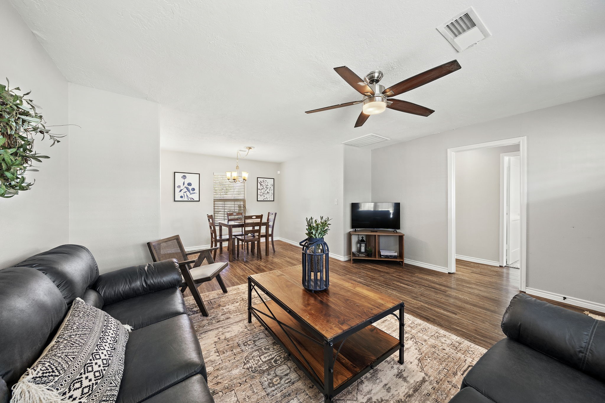 1206 Olive Street Property Photo 5