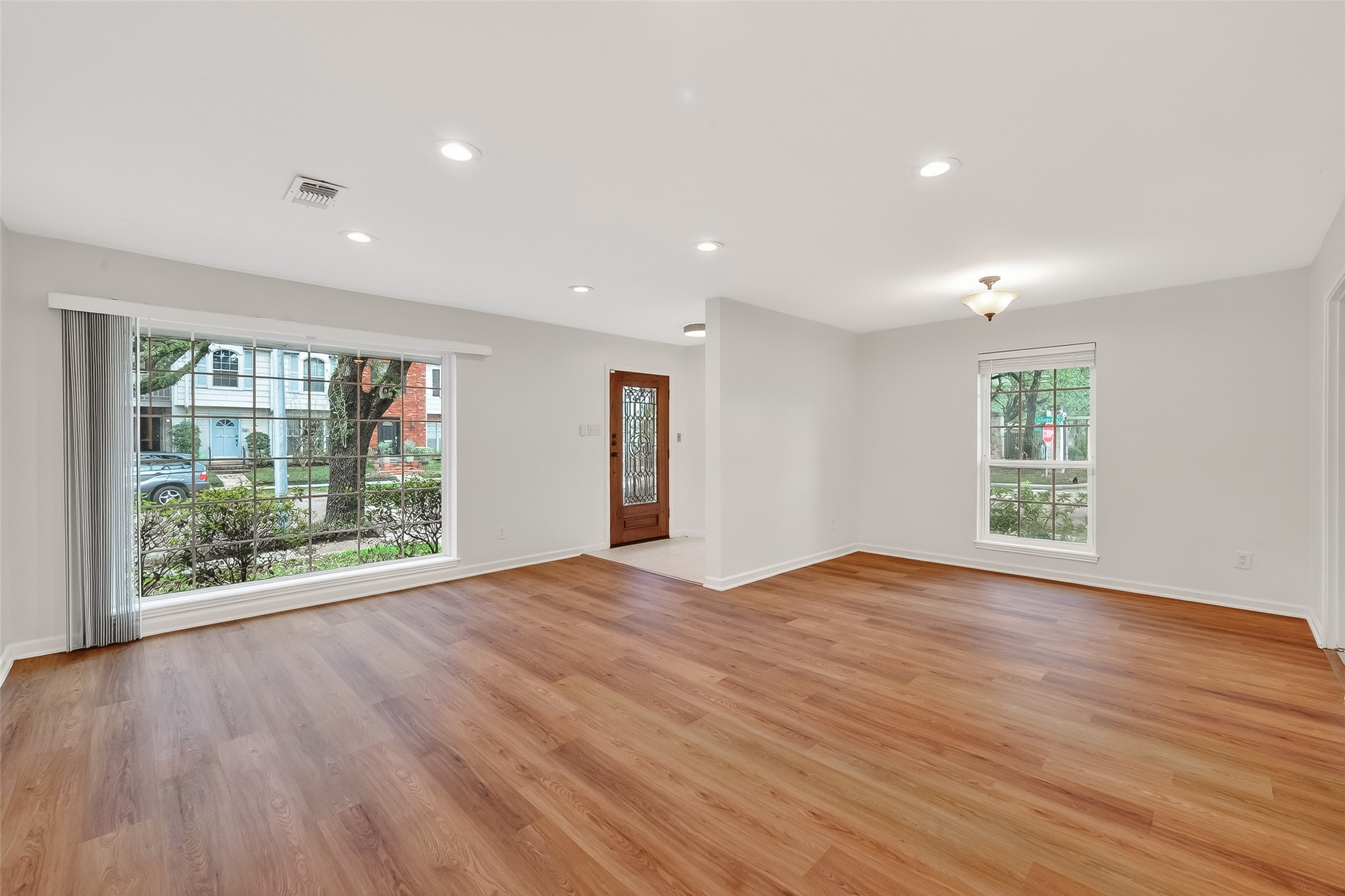 500 N Post Oak Lane Property Photo 6