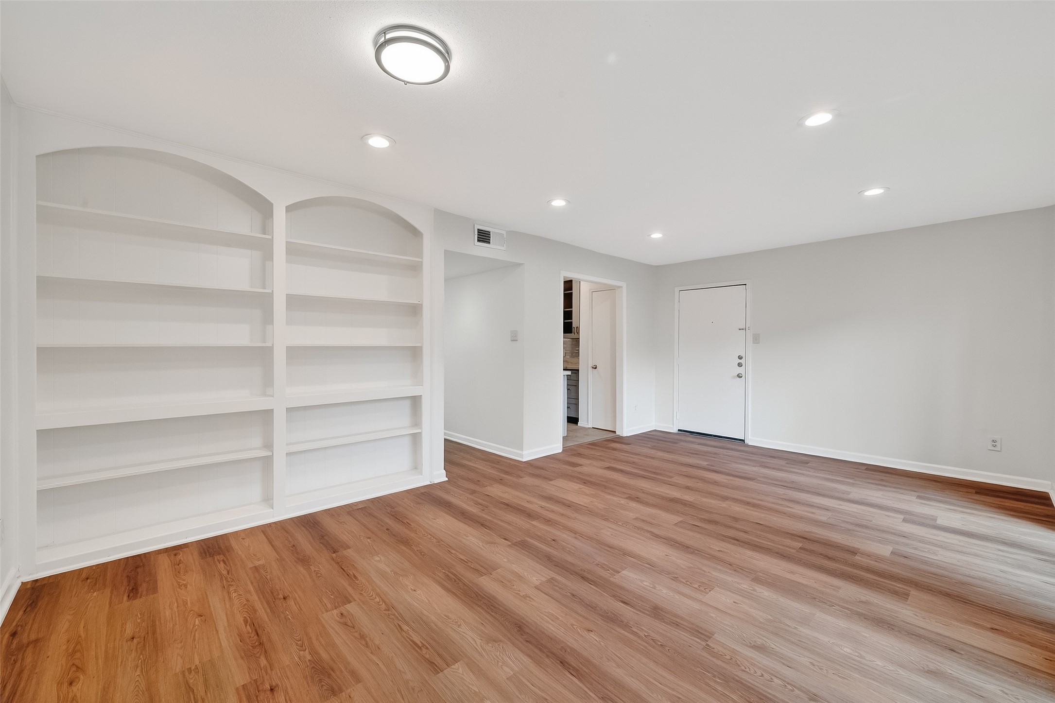 500 N Post Oak Lane Property Photo 21