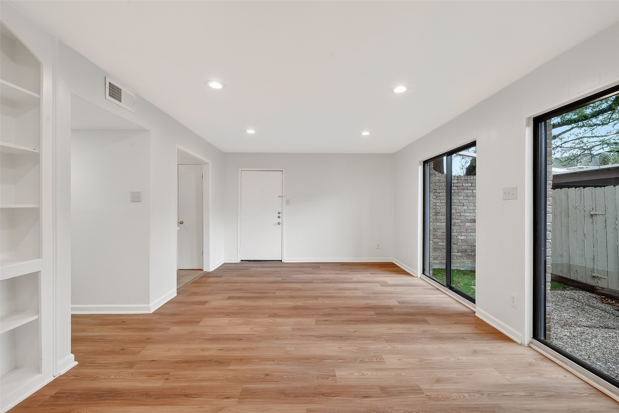 500 N Post Oak Lane Property Photo 22