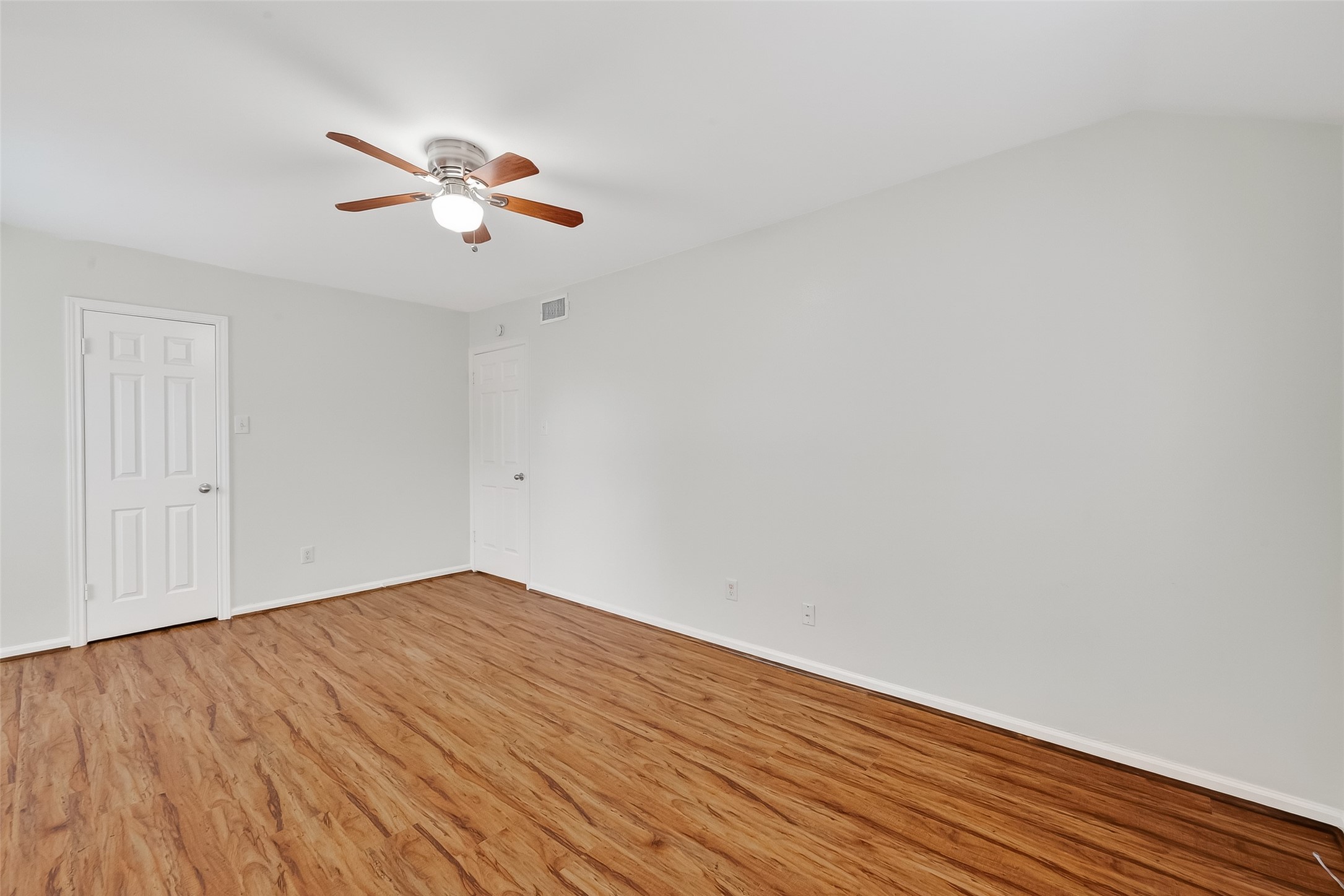 500 N Post Oak Lane Property Photo 28
