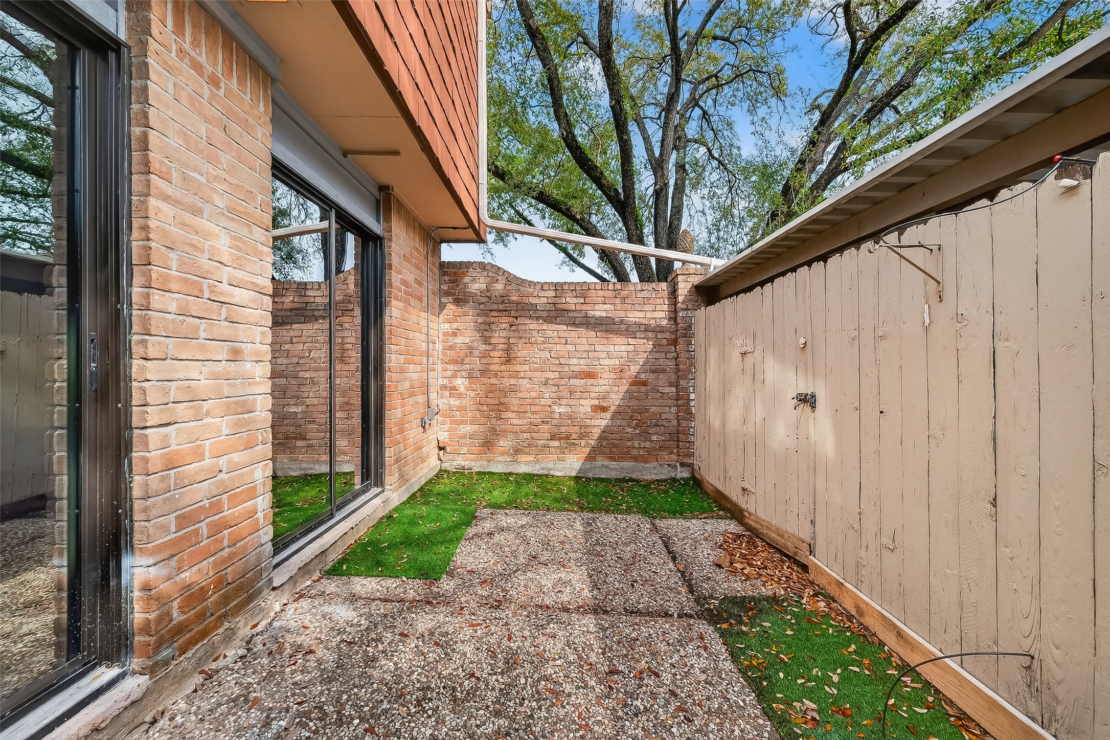 500 N Post Oak Lane Property Photo 46