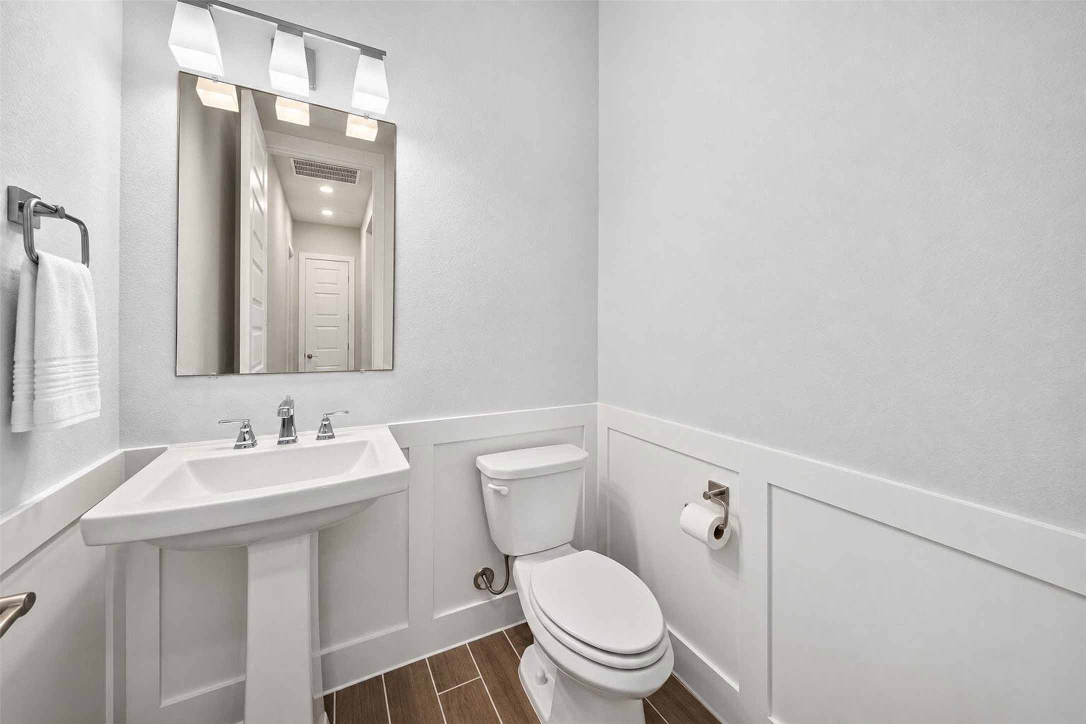 221 Lakehouse Landing Drive Property Photo 10