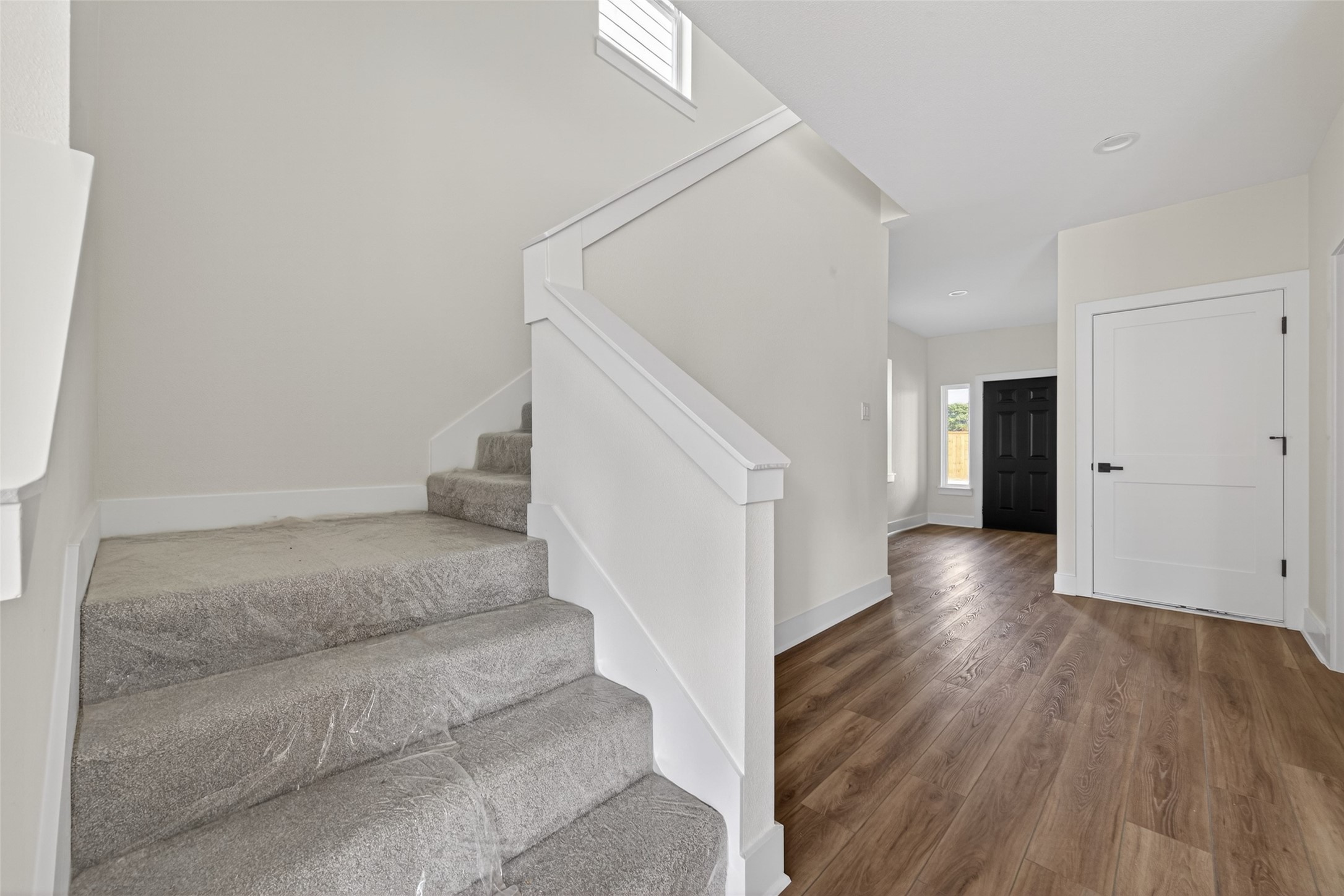 12307 New Jordan Lane Property Photo 6