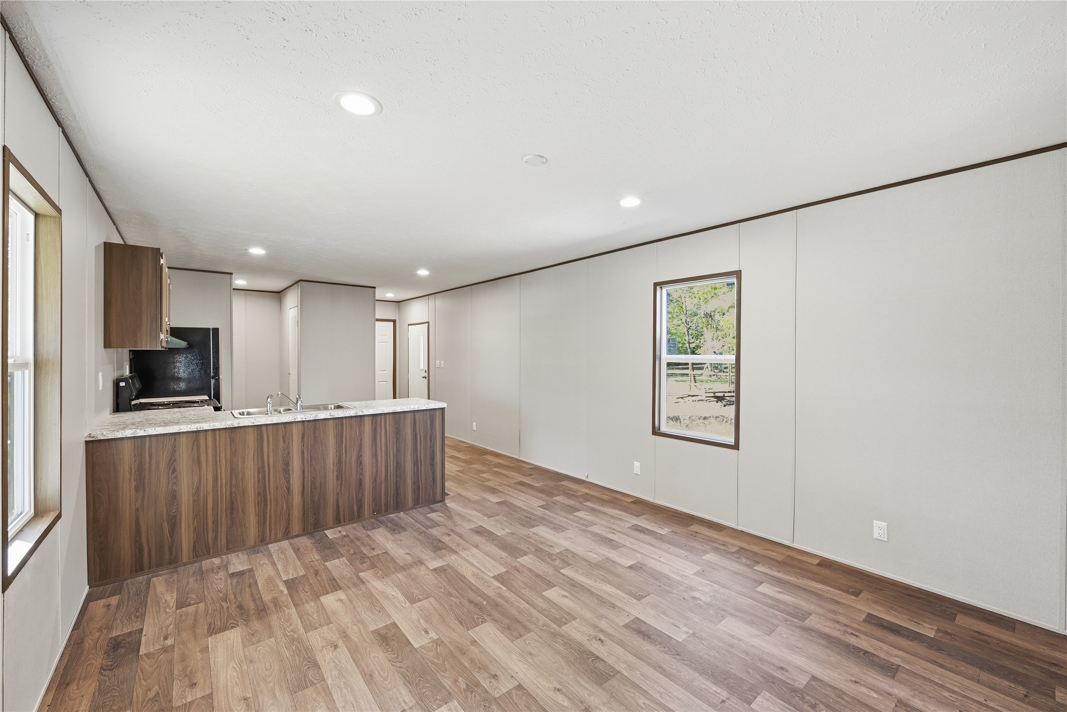 38904 West Drive Property Photo 6