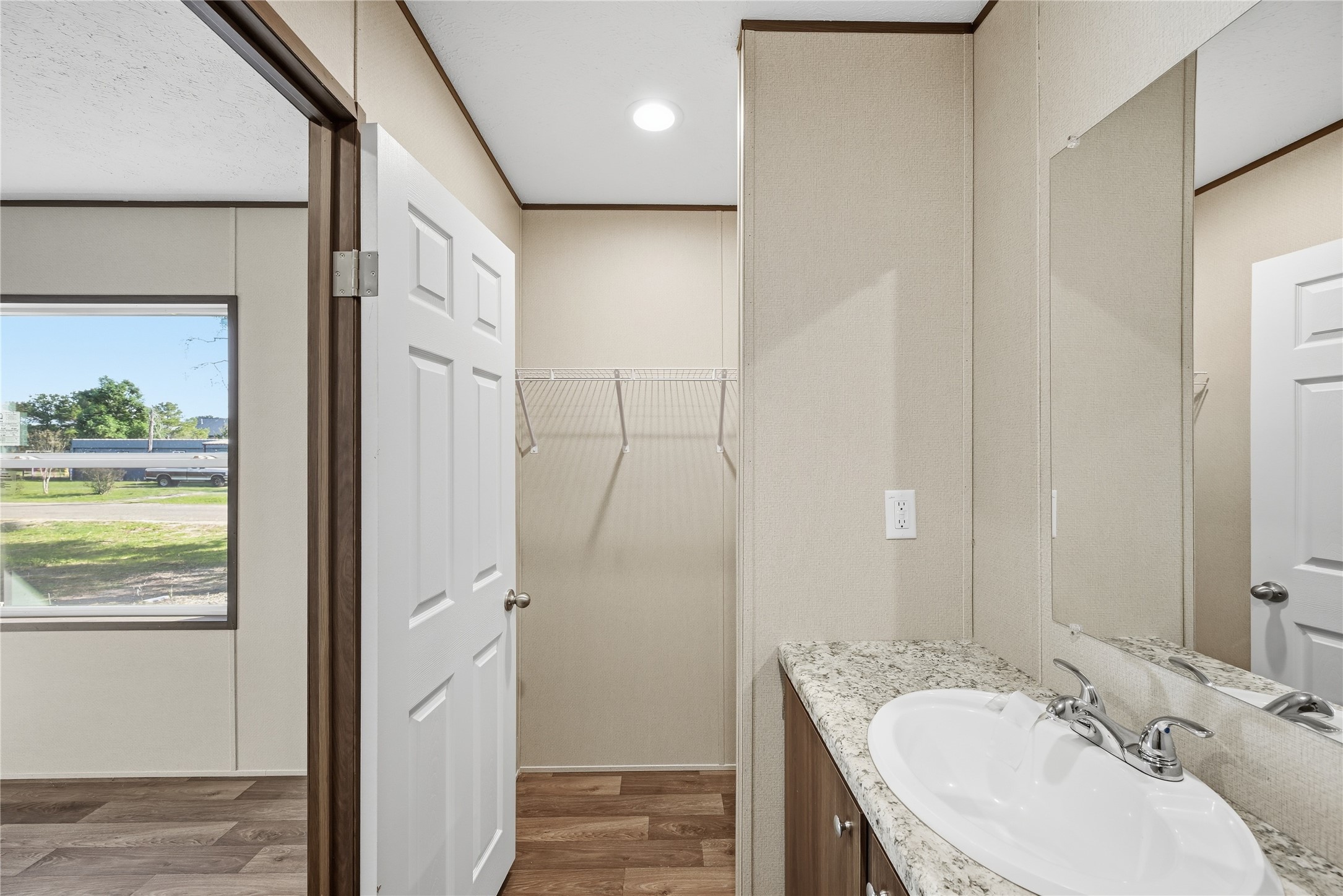 38904 West Drive Property Photo 10