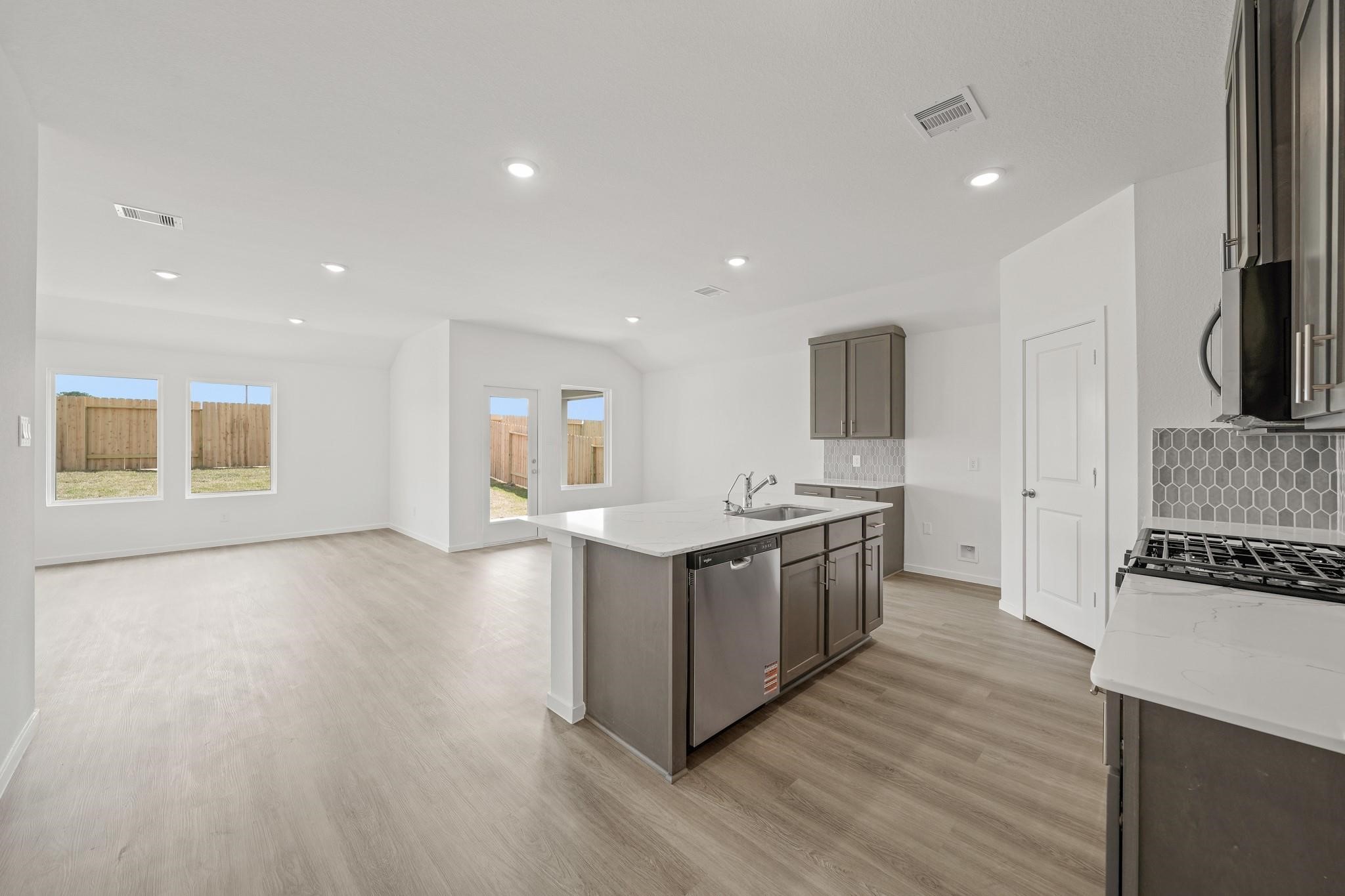 15730 Garden Ridge Drive Property Photo 6