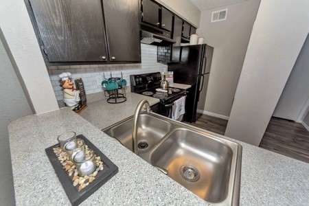 500 E Loop 820 606 Property Photo 4