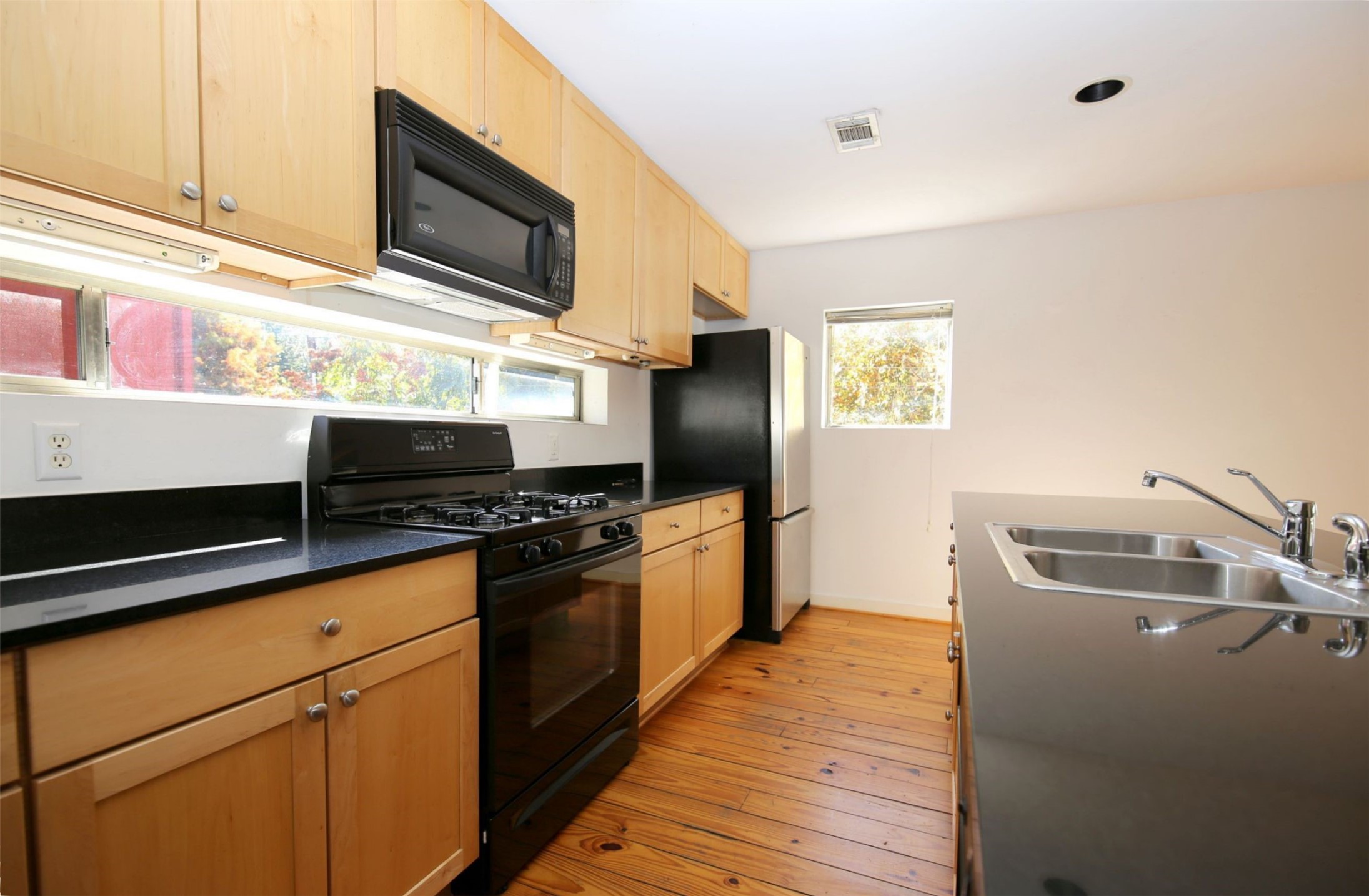 2819 Crawford Property Photo 8