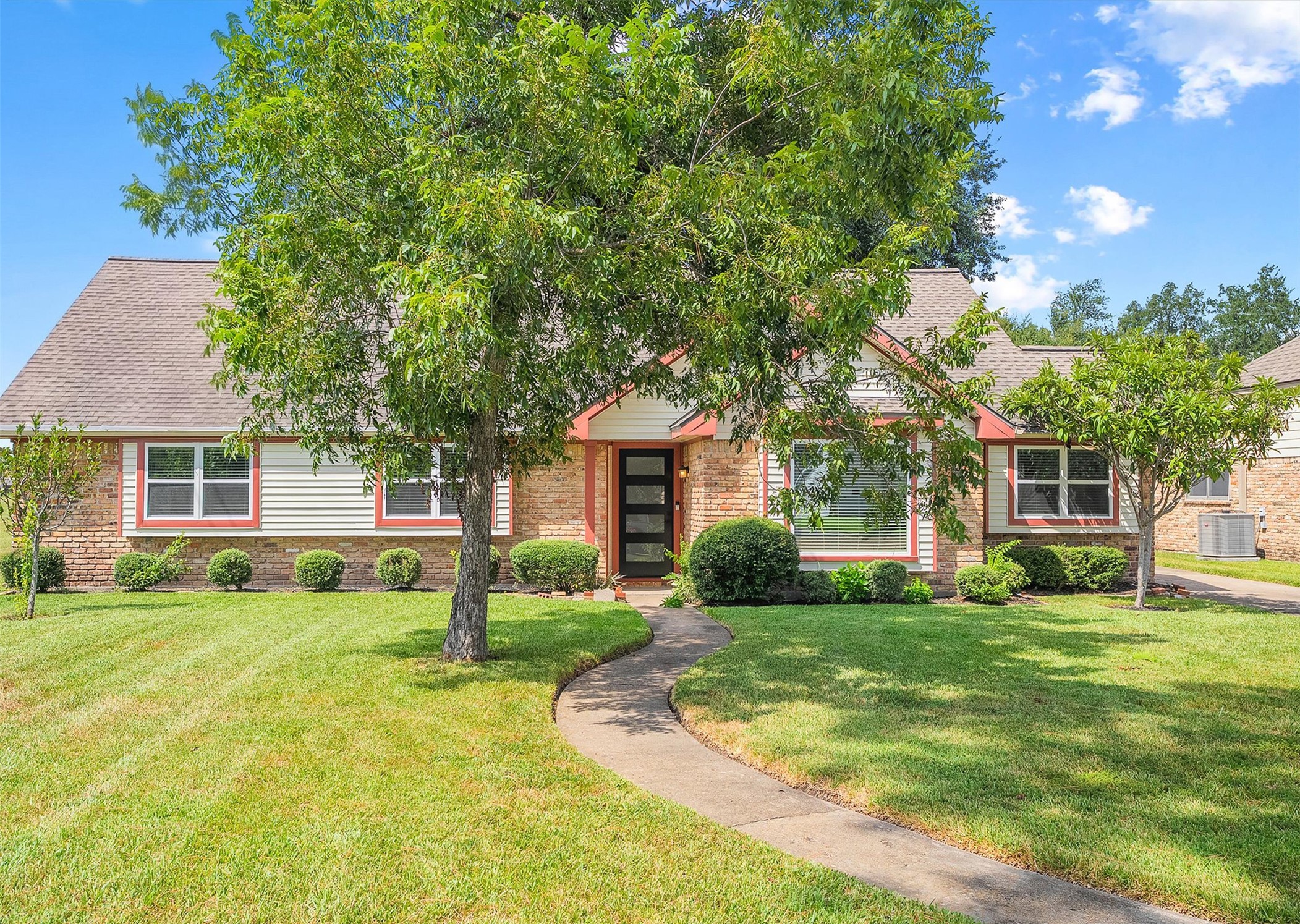 2503 Moss Hill Drive Property Photo 8