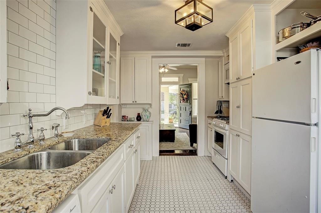 303 E 15 Property Photo 11