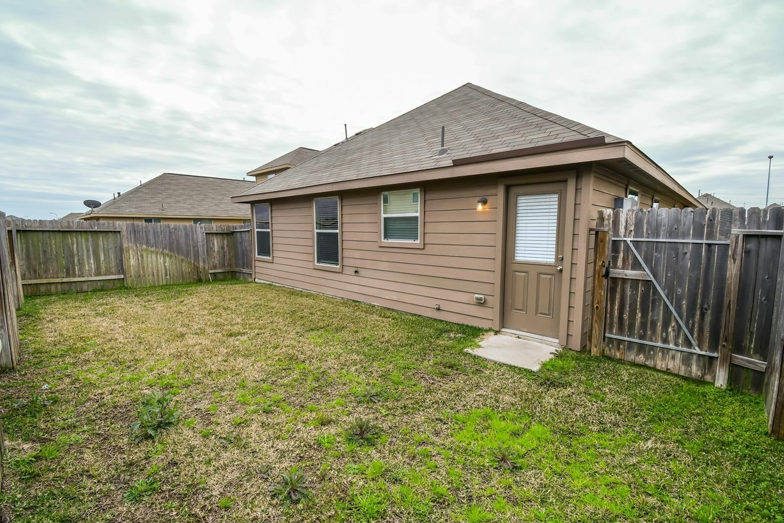 5750 Kyle Cove Drive Property Photo 2