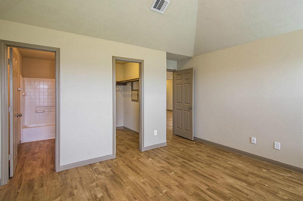 5750 Kyle Cove Drive Property Photo 14
