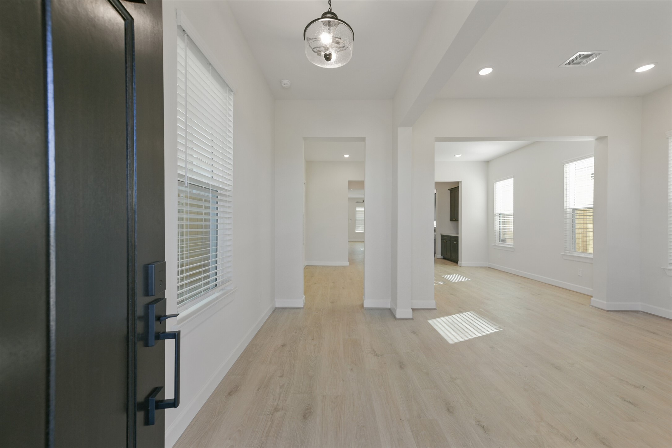 2513 S Houston Avenue Property Photo 4