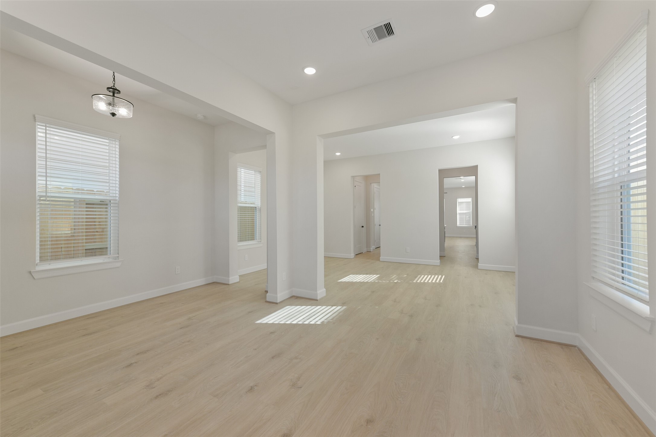 2513 S Houston Avenue Property Photo 6