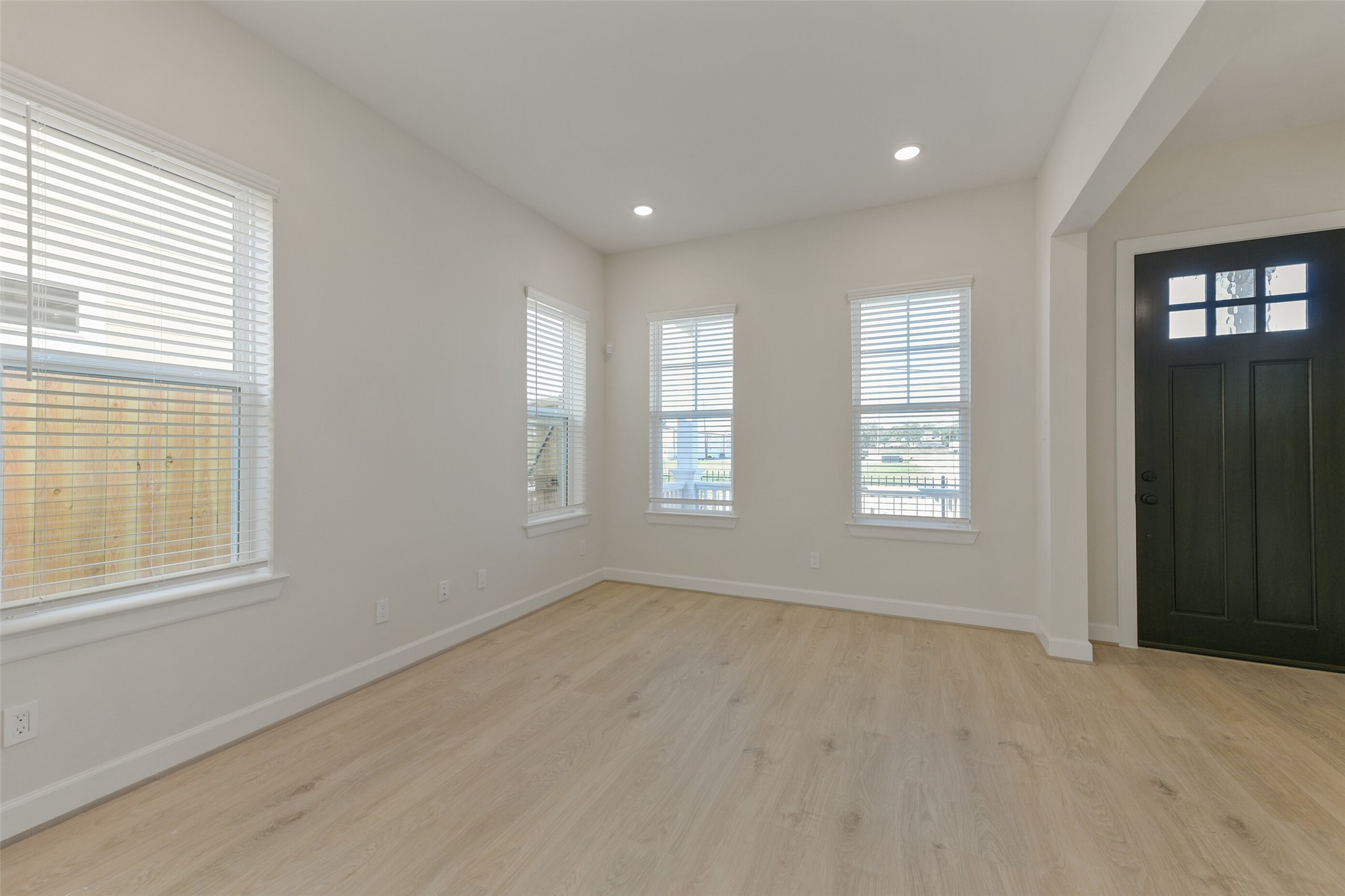 2513 S Houston Avenue Property Photo 7