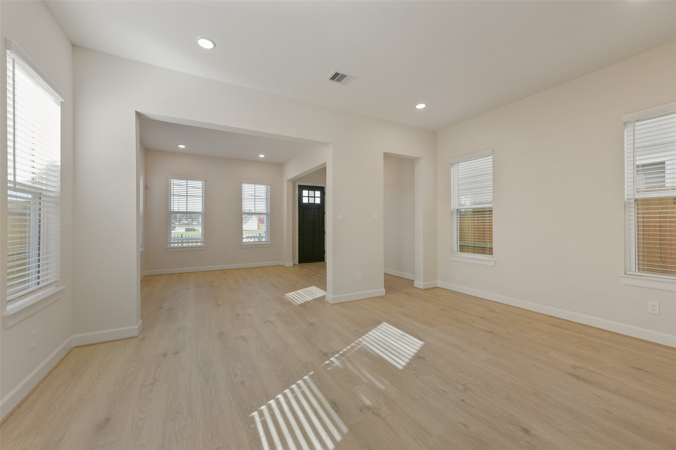 2513 S Houston Avenue Property Photo 9