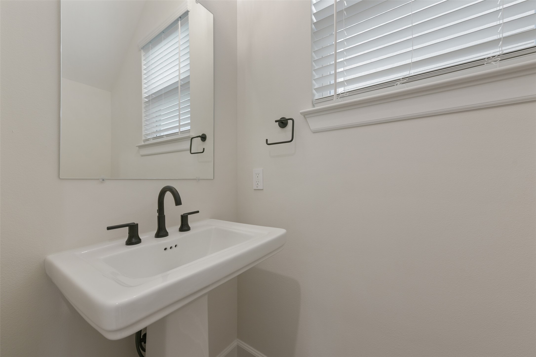 2513 S Houston Avenue Property Photo 11