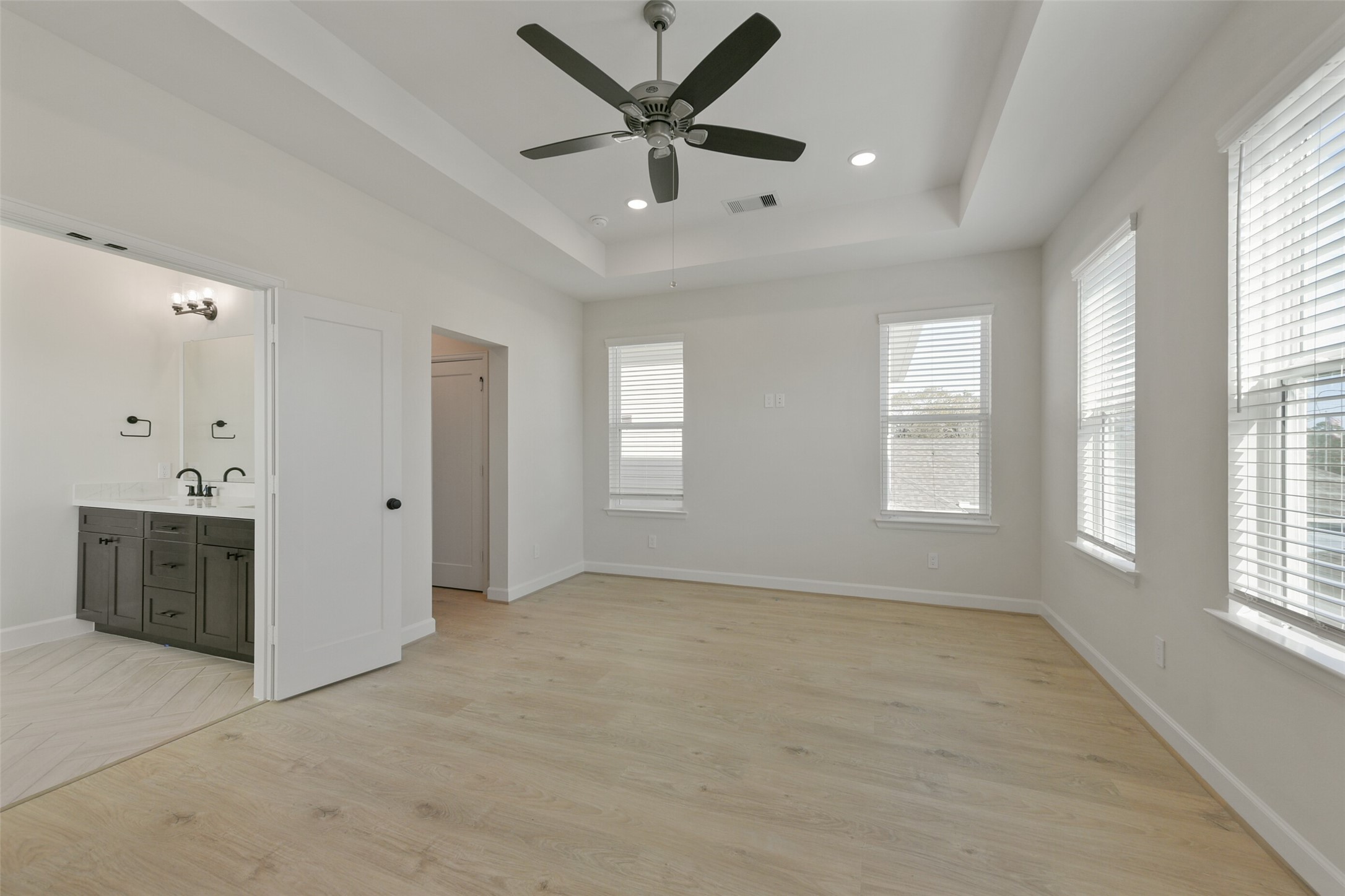 2513 S Houston Avenue Property Photo 24