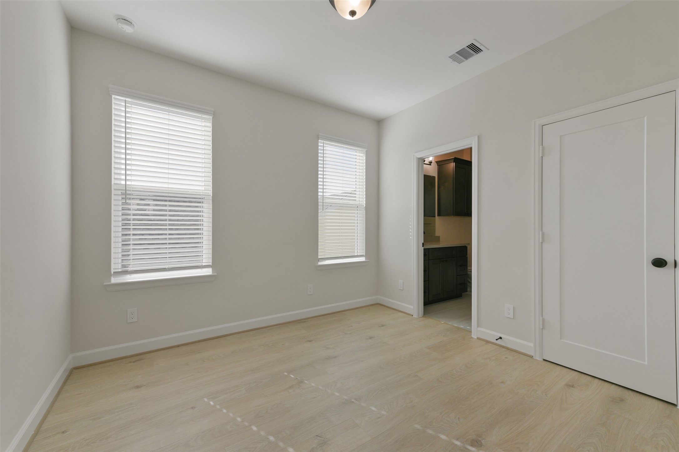 2513 S Houston Avenue Property Photo 30