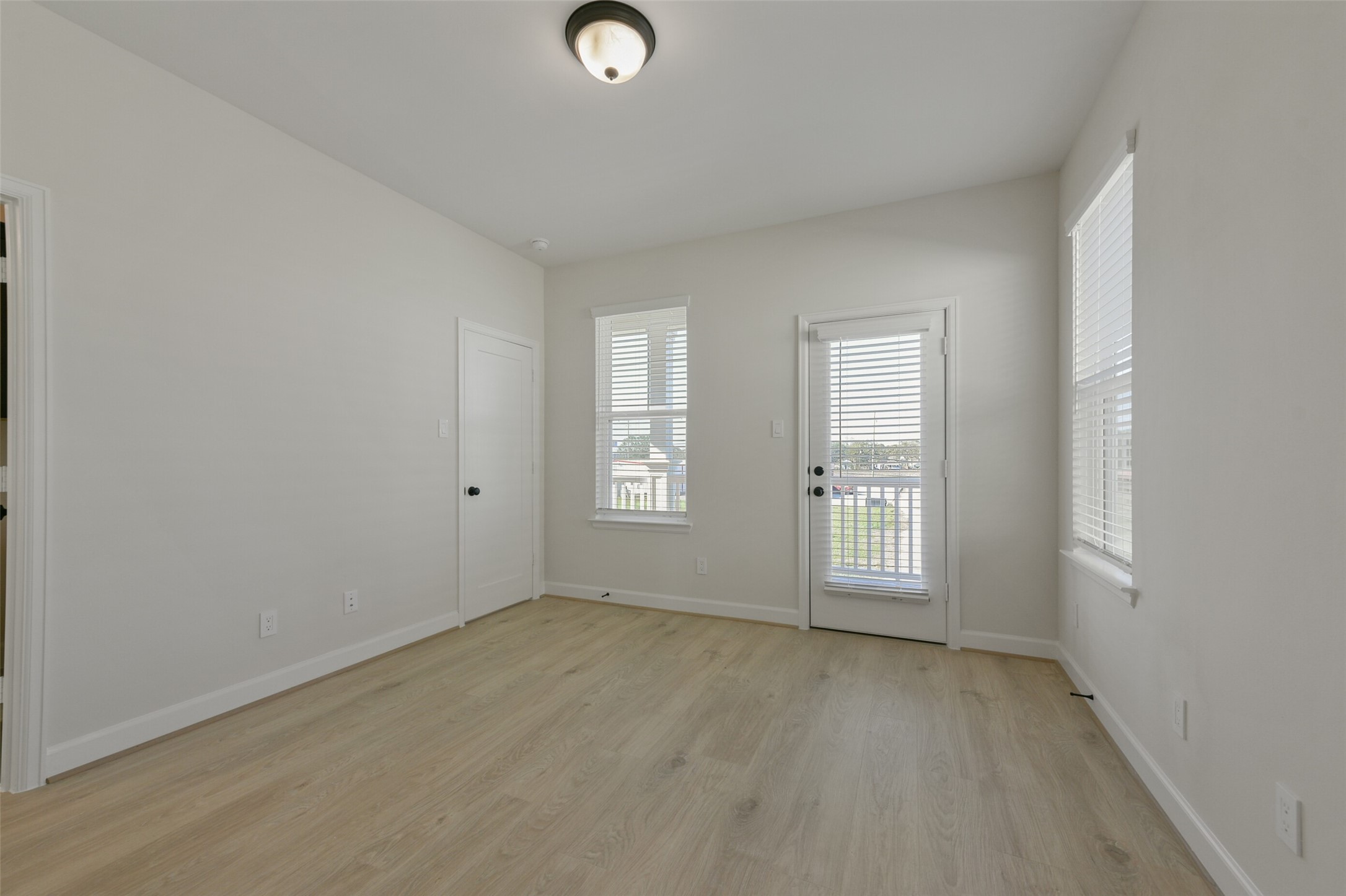 2513 S Houston Avenue Property Photo 33