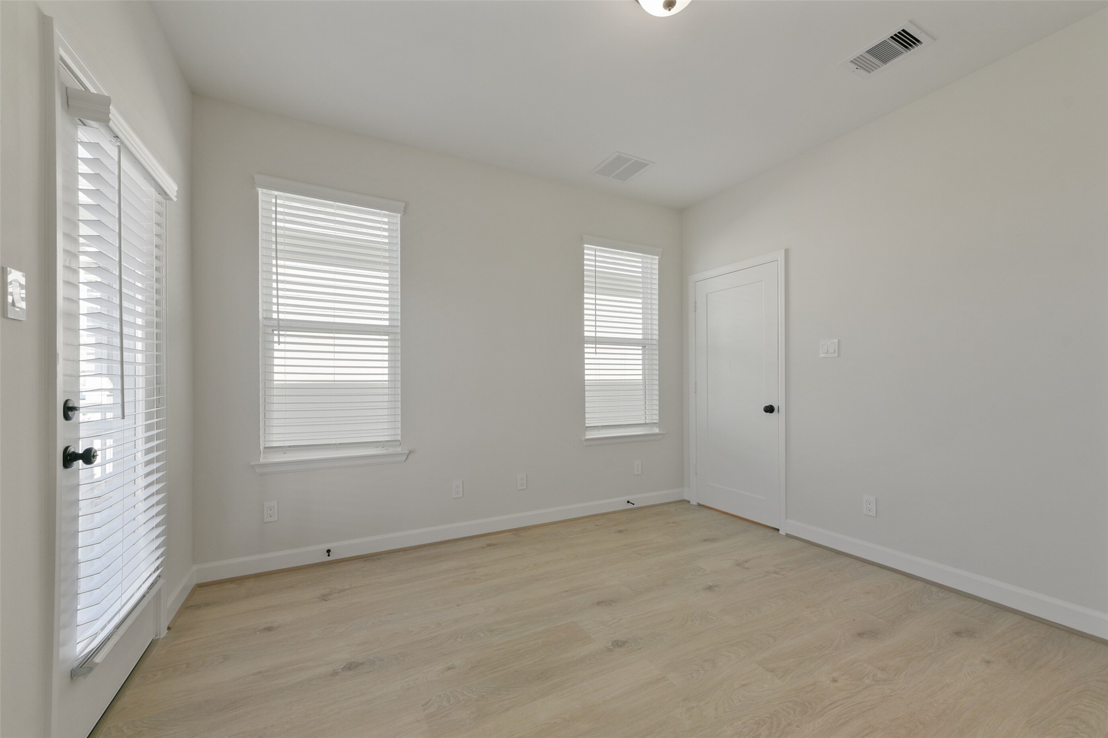 2513 S Houston Avenue Property Photo 34