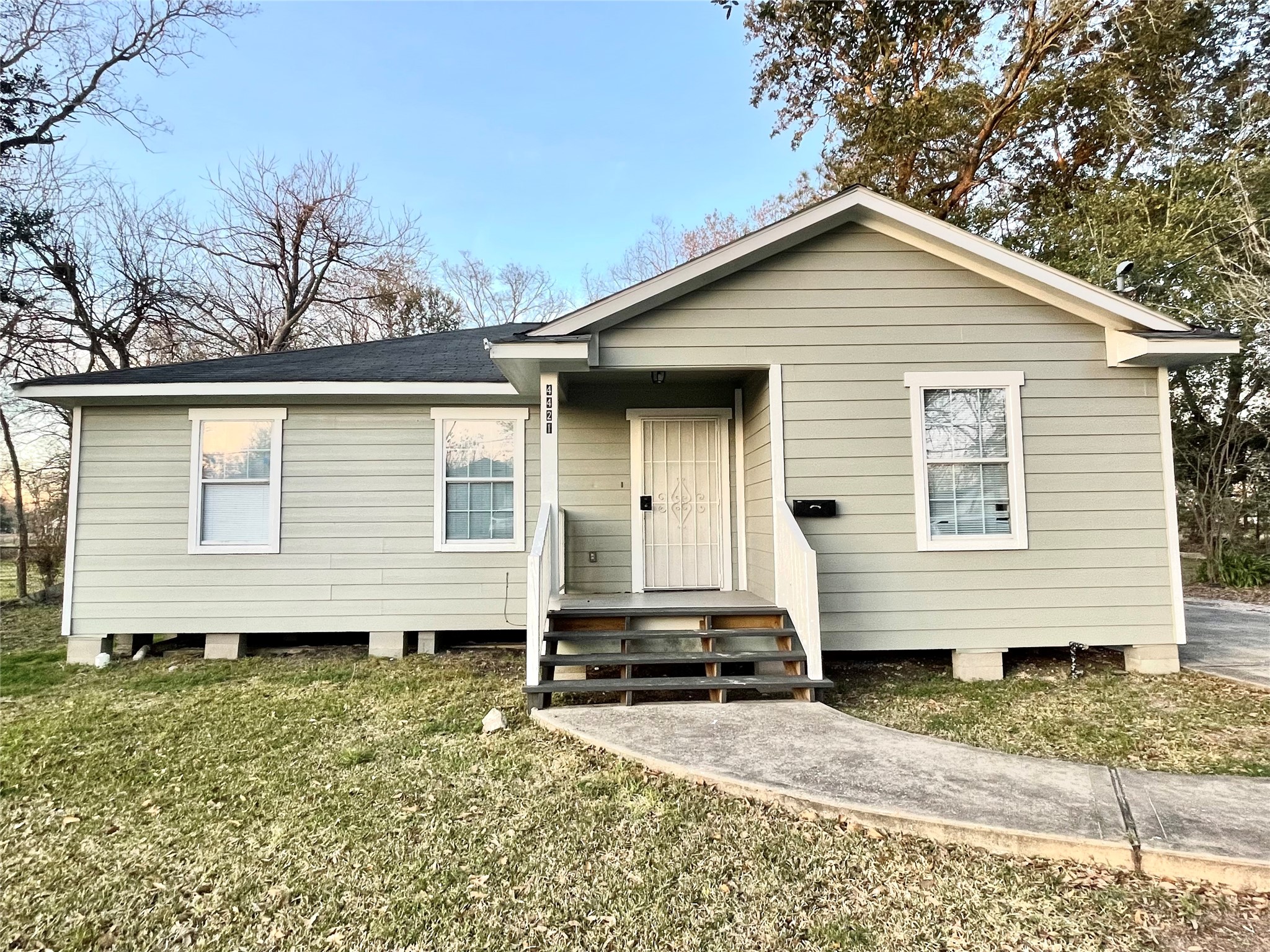 4421 Mayflower Street Property Photo 1