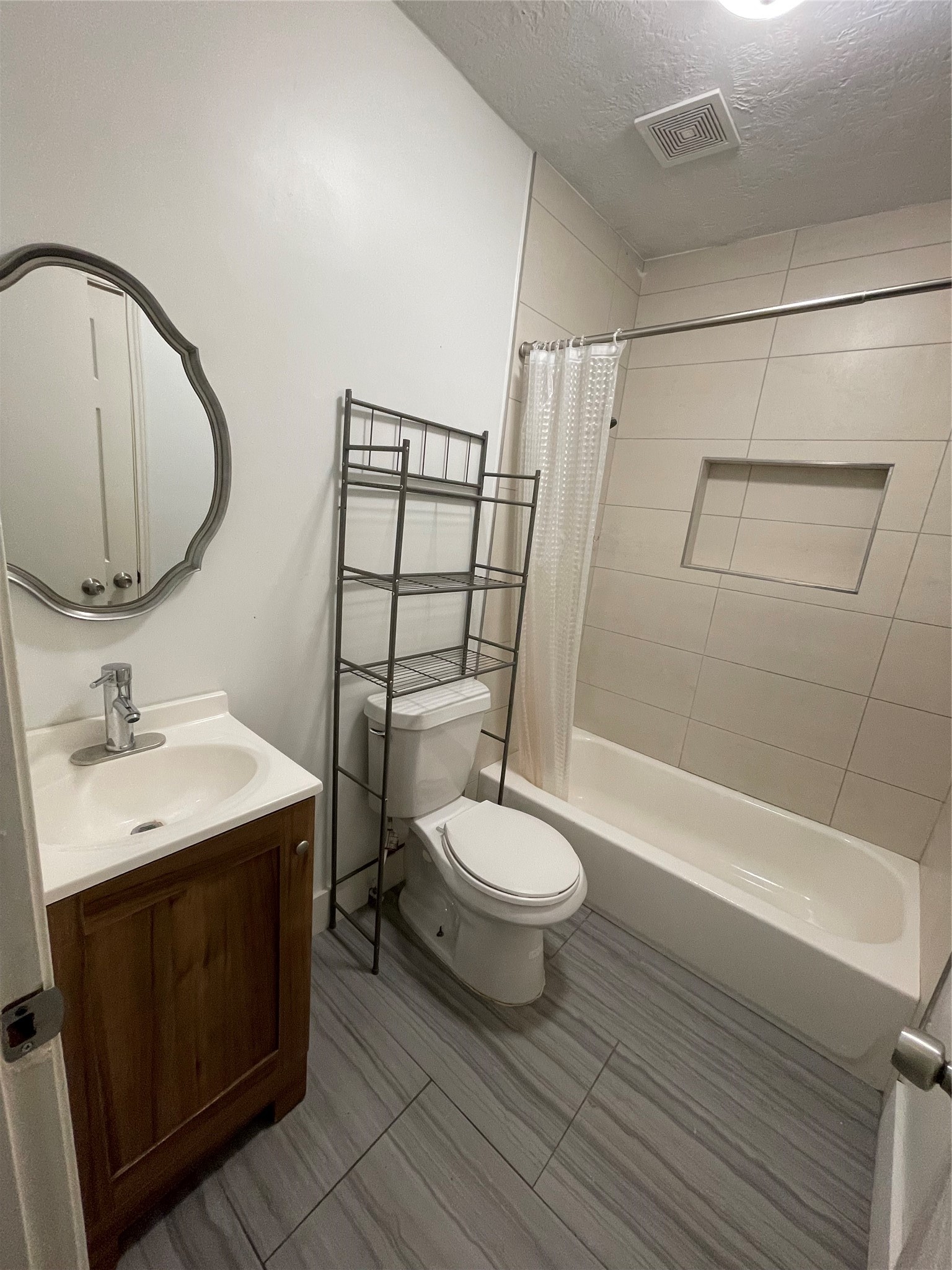 4421 Mayflower Street Property Photo 5