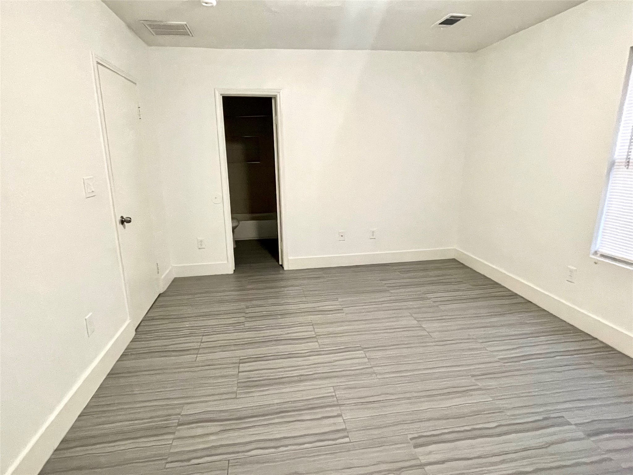 4421 Mayflower Street Property Photo 6