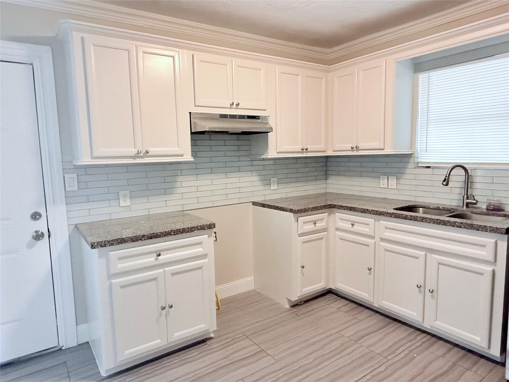 4421 Mayflower Street Property Photo 8