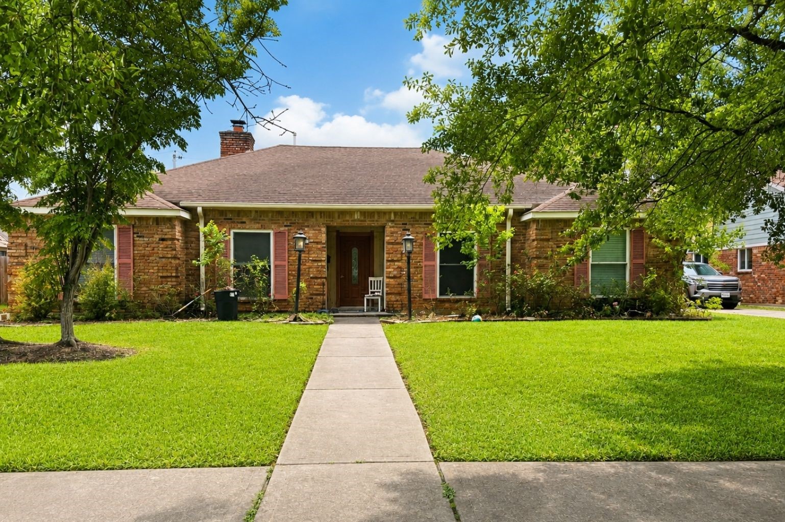 423 Woodvine Drive Property Photo 1