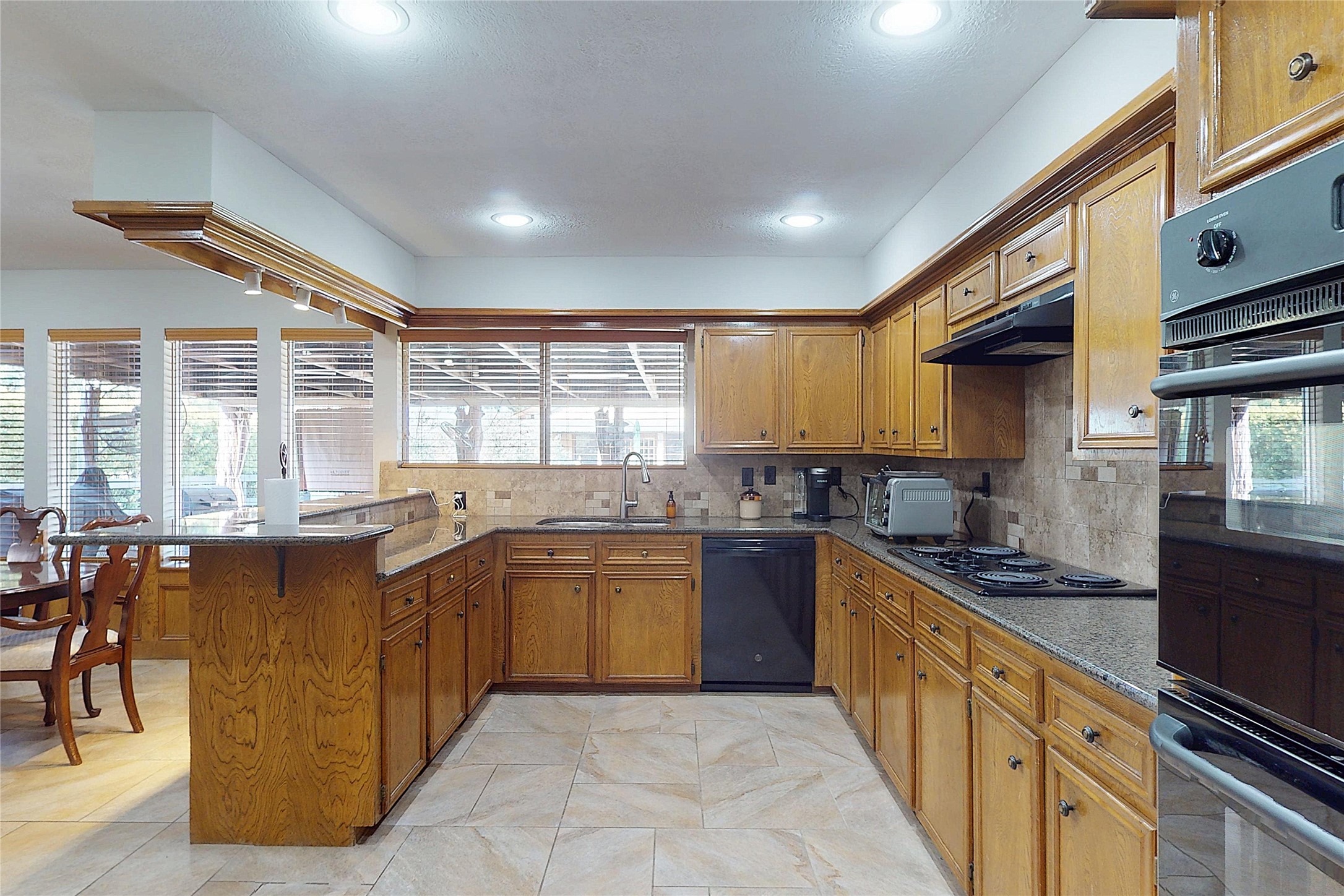 18107 W Cypress Hill Circle Property Photo 4