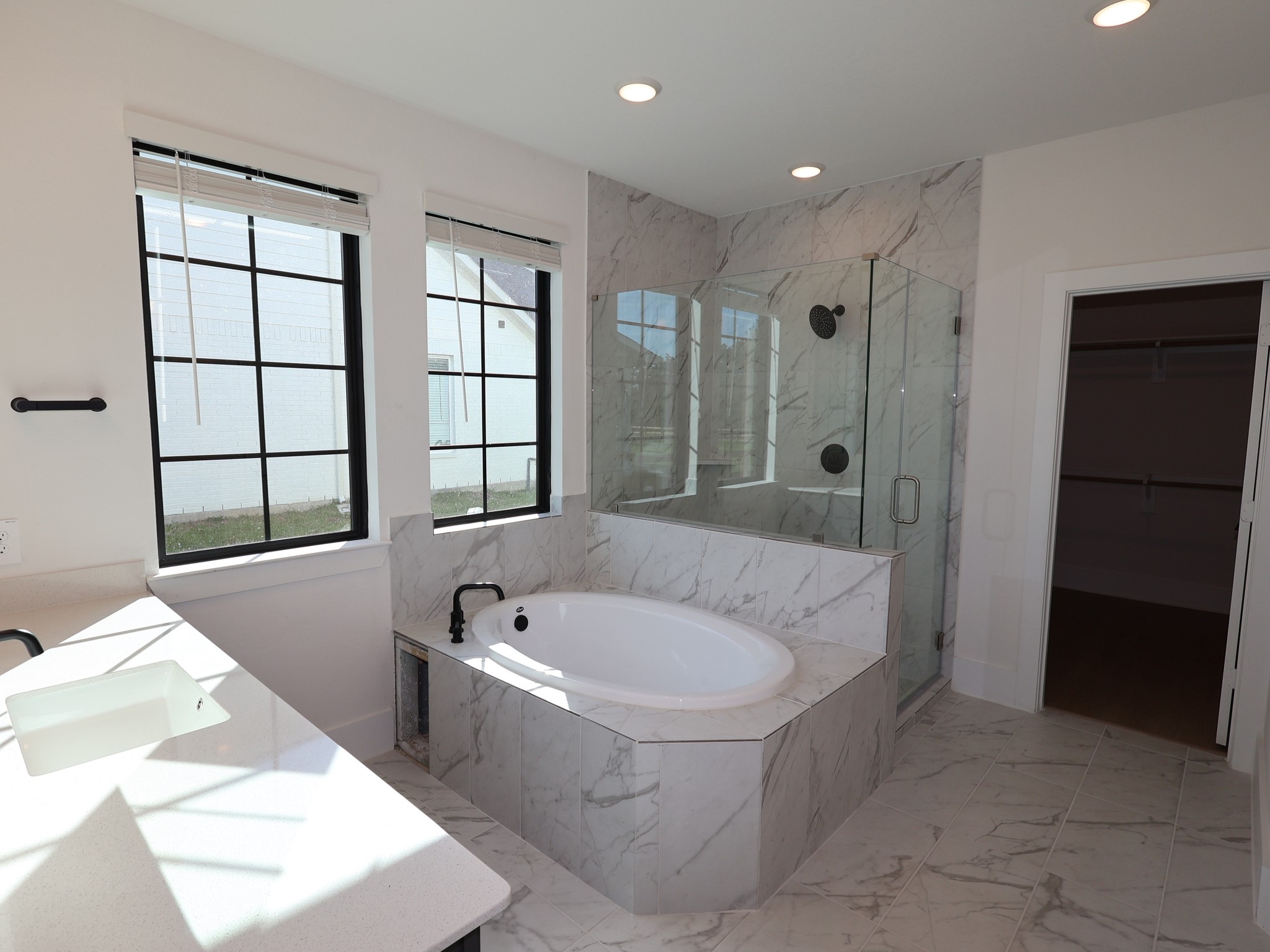 407 6th Street Property Photo 5