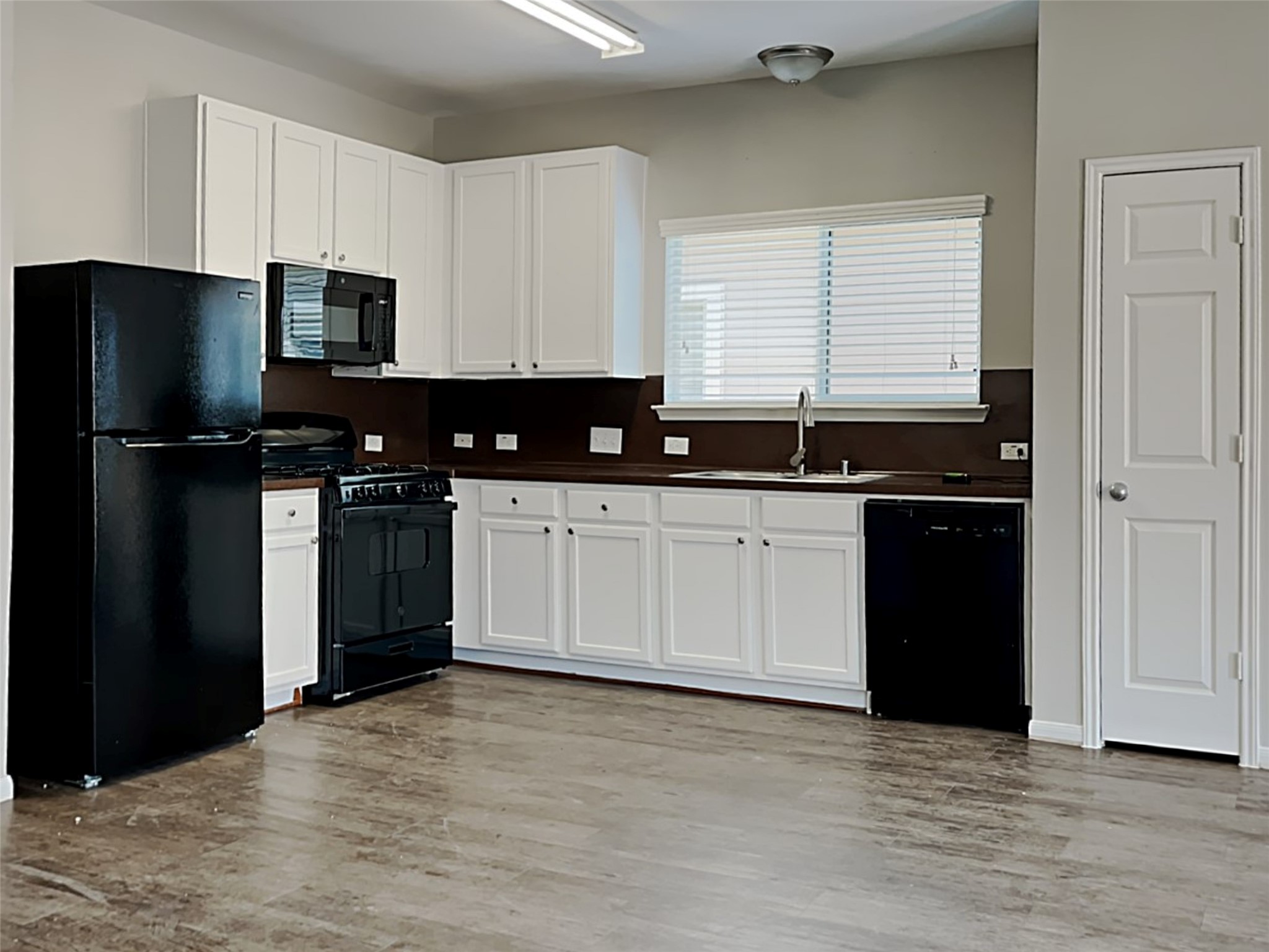 4065 Mossy Place Lane Property Photo 5