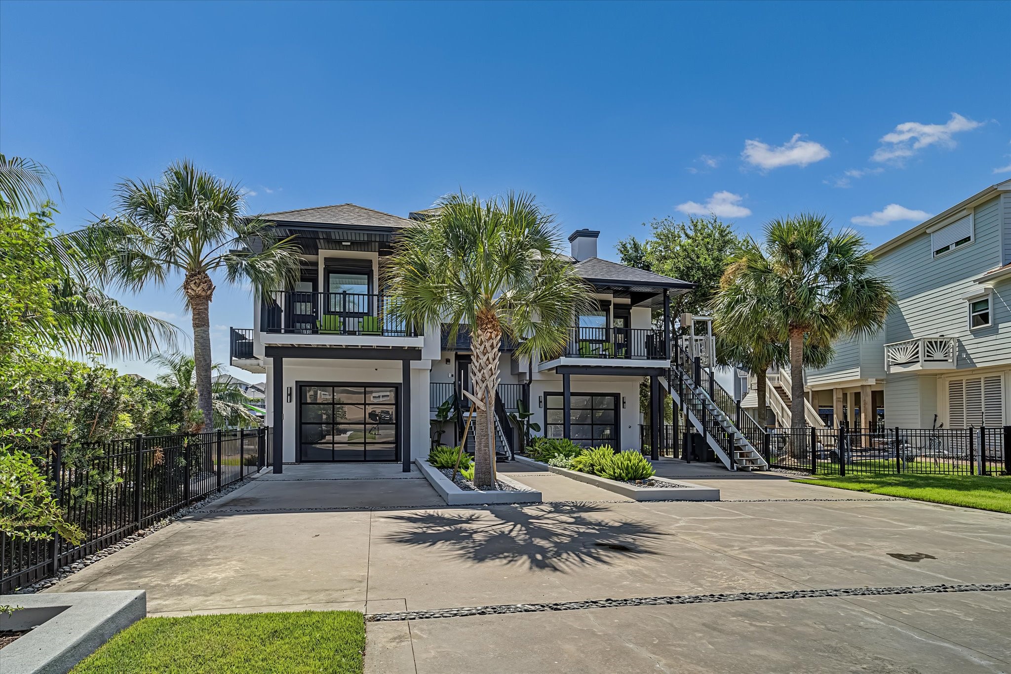 1047 & 1027 Long Reach Drive