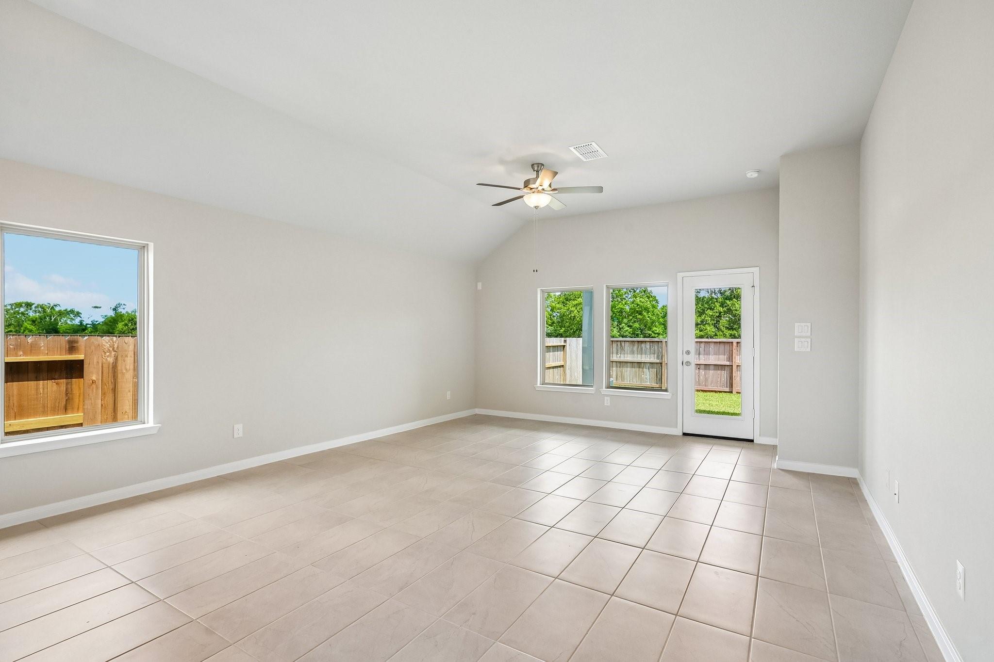 739 Hidden Meadow Street, Bonney Tx 77583 Property Photo 9