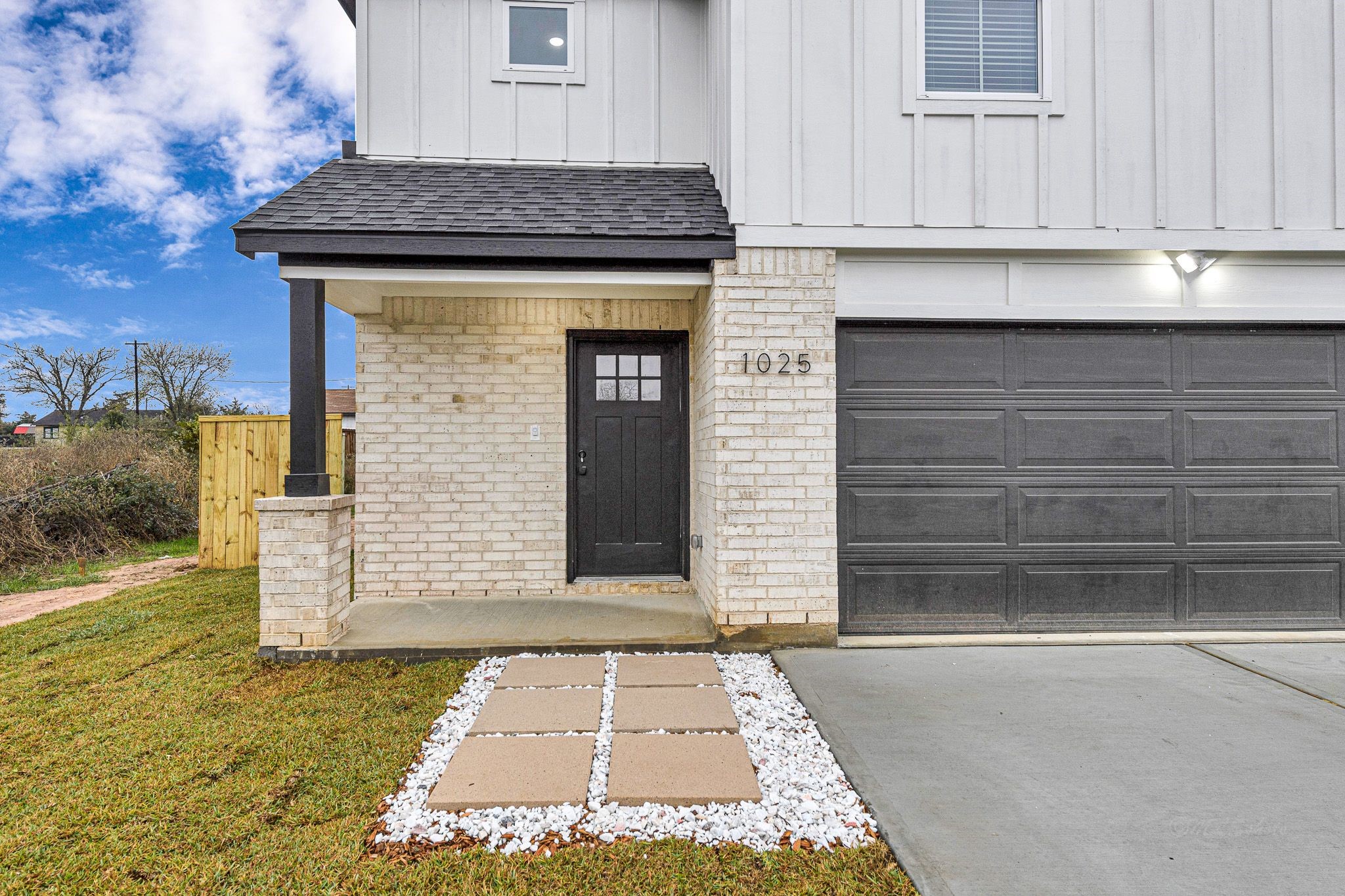 1025 20th Street Property Photo 2