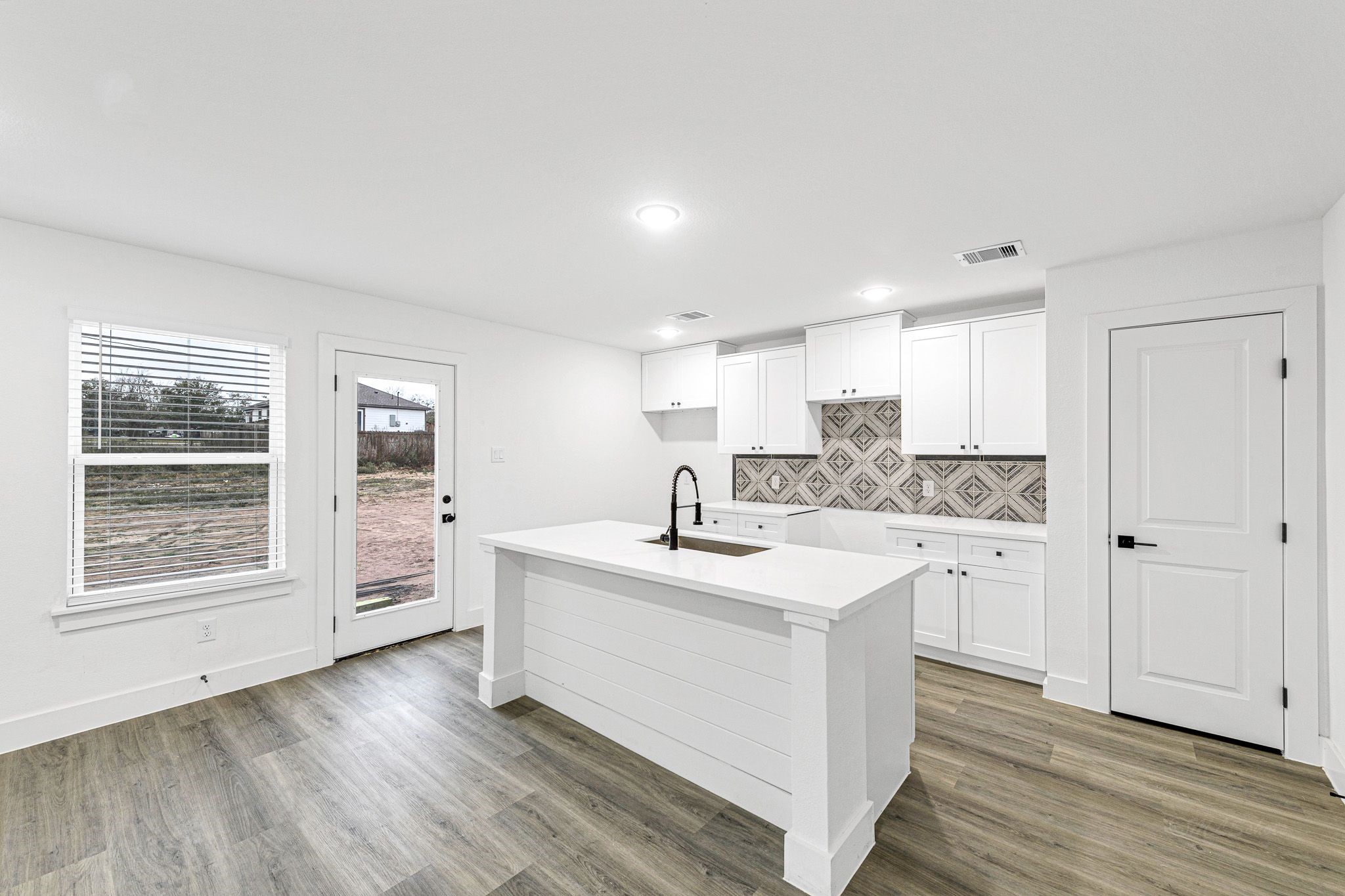 1025 20th Street Property Photo 7