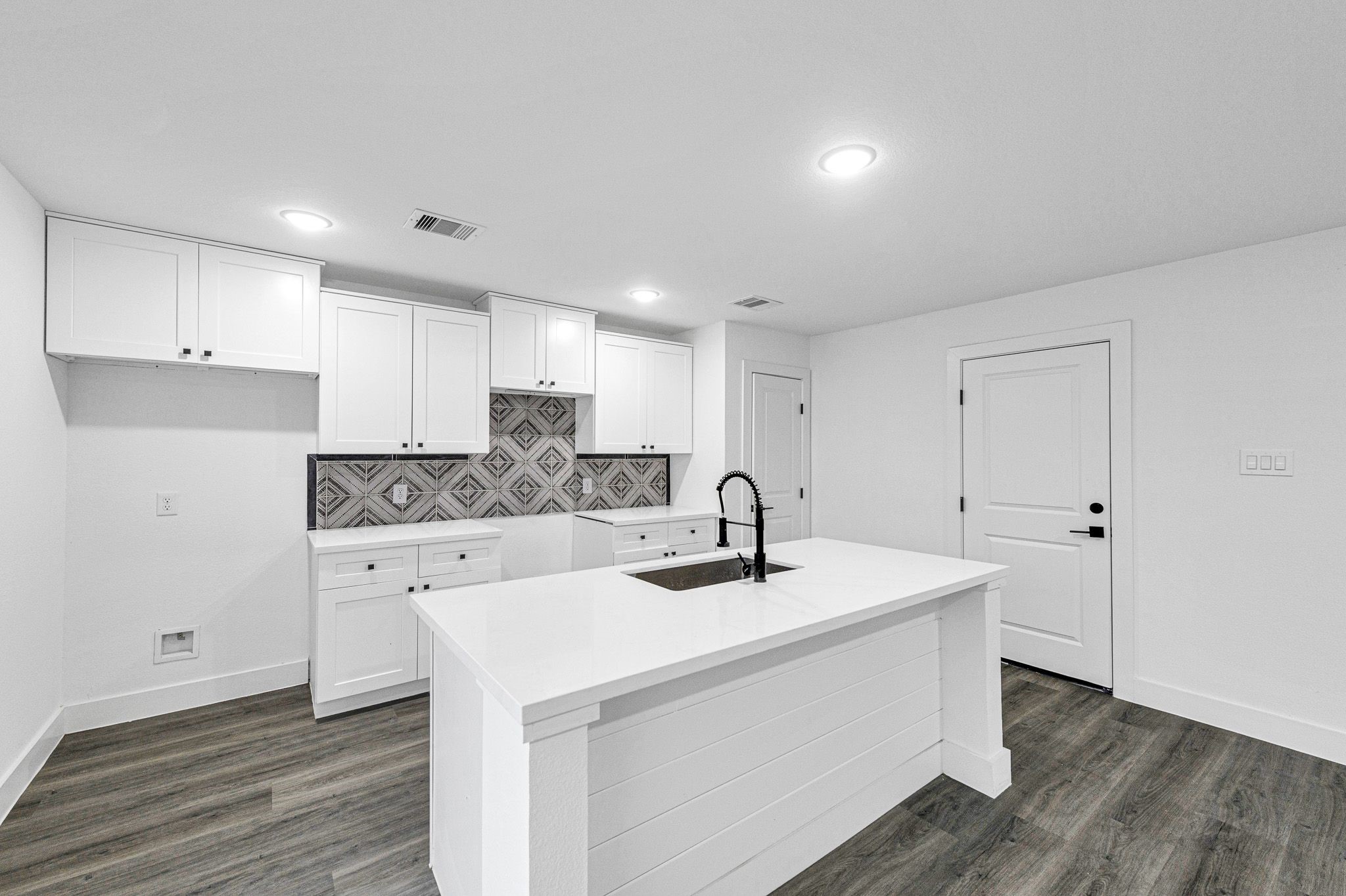 1025 20th Street Property Photo 9