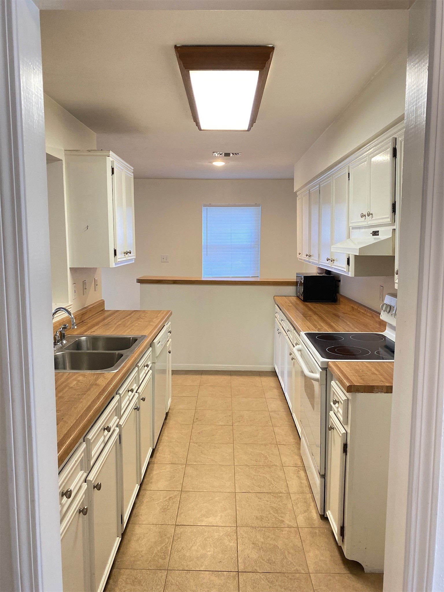 2733 Davis Avenue Property Photo 8