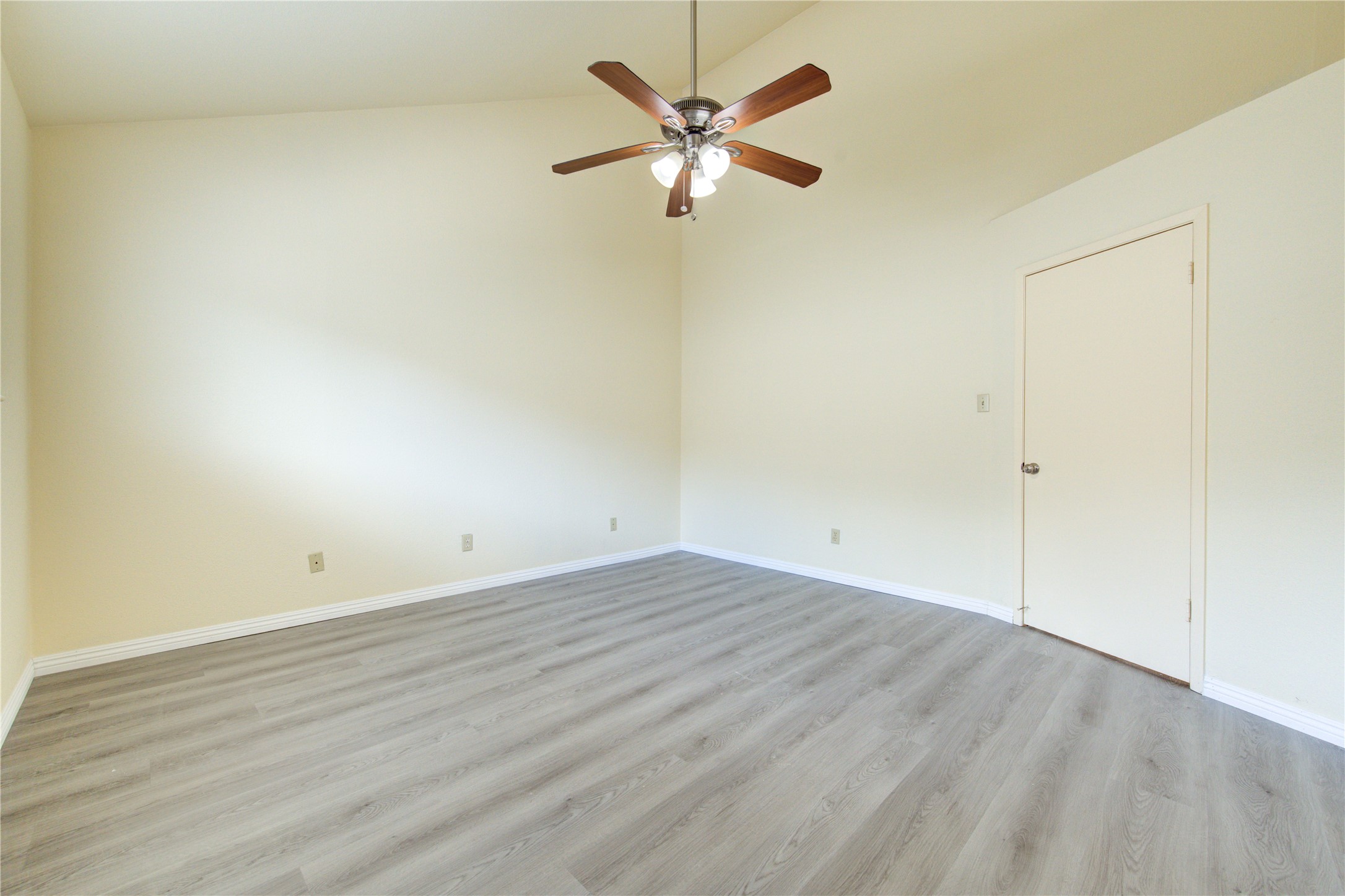 10811 Richmond Avenue 9 Property Photo 10