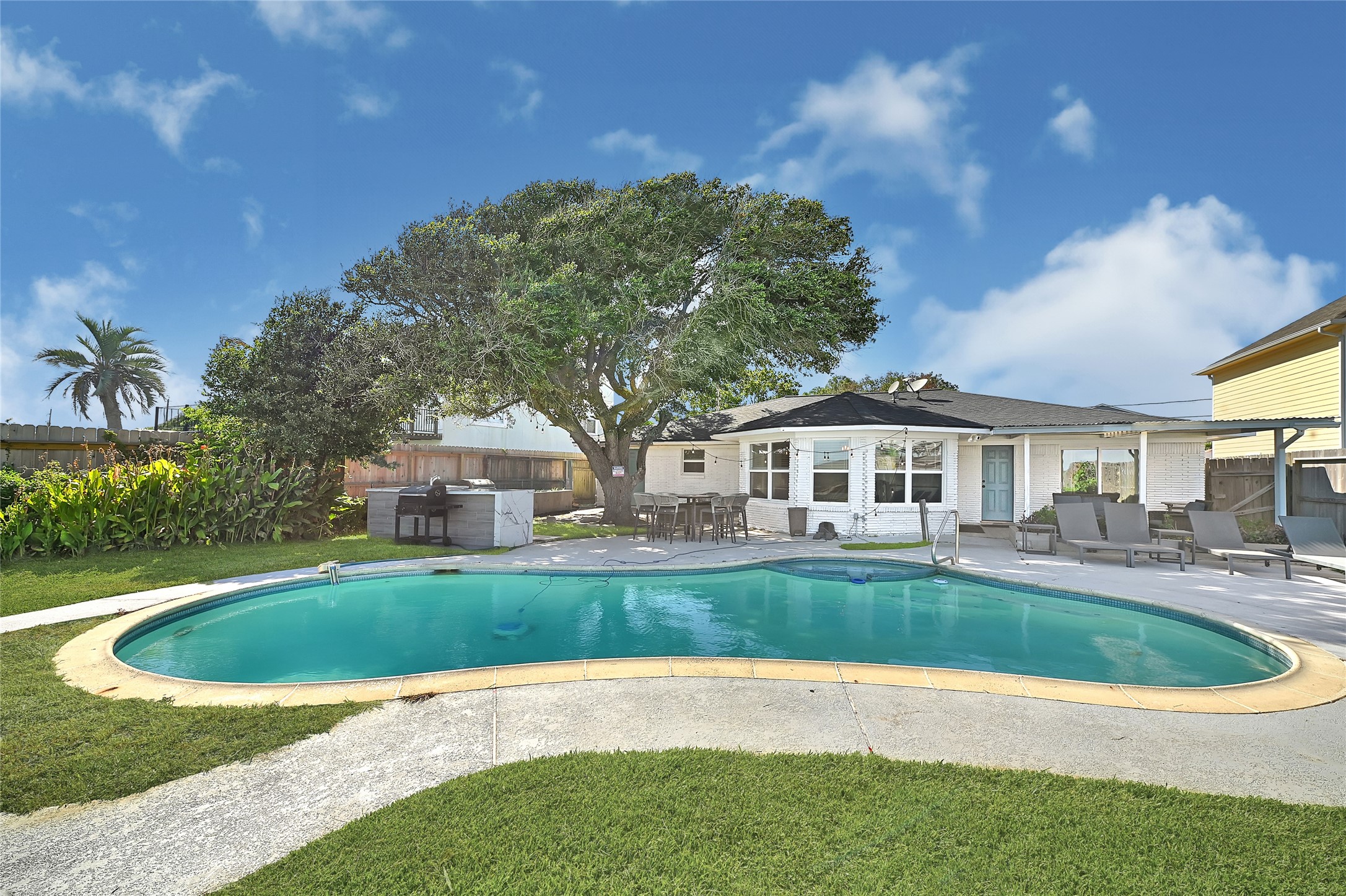8010 Ocean Drive Property Photo 2