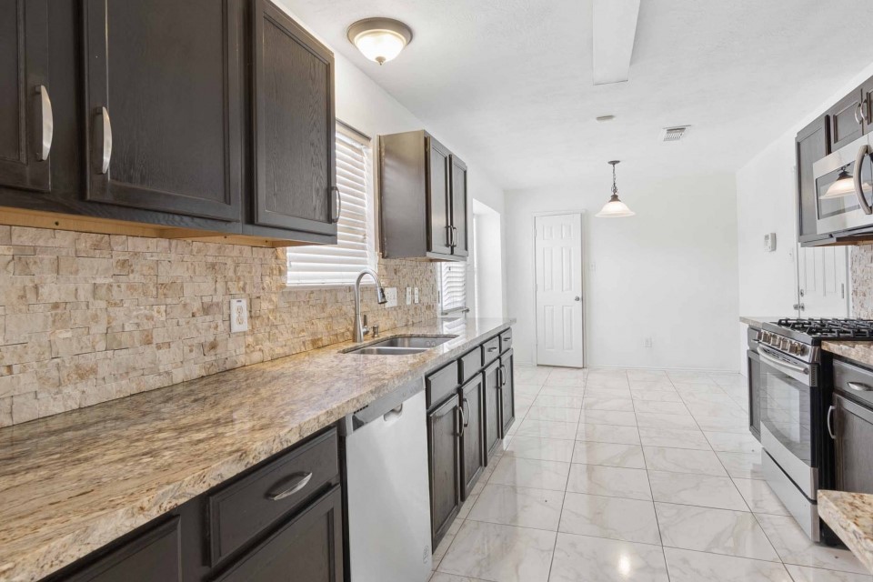 10418 Iris Lake Court Property Photo 8