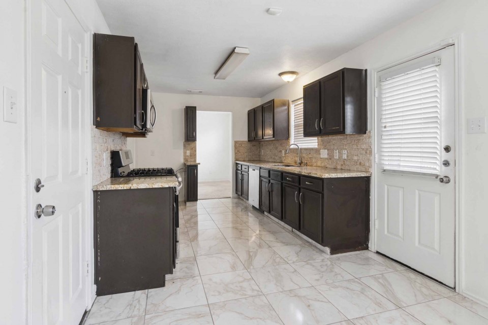 10418 Iris Lake Court Property Photo 9