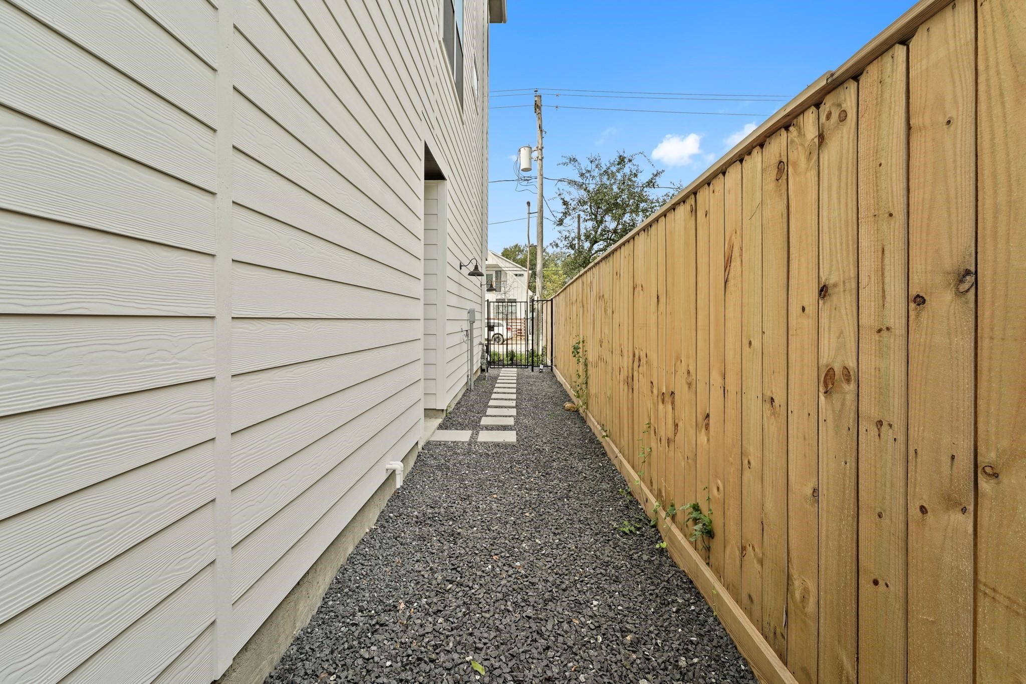 1108 Brooks Street Property Photo 2