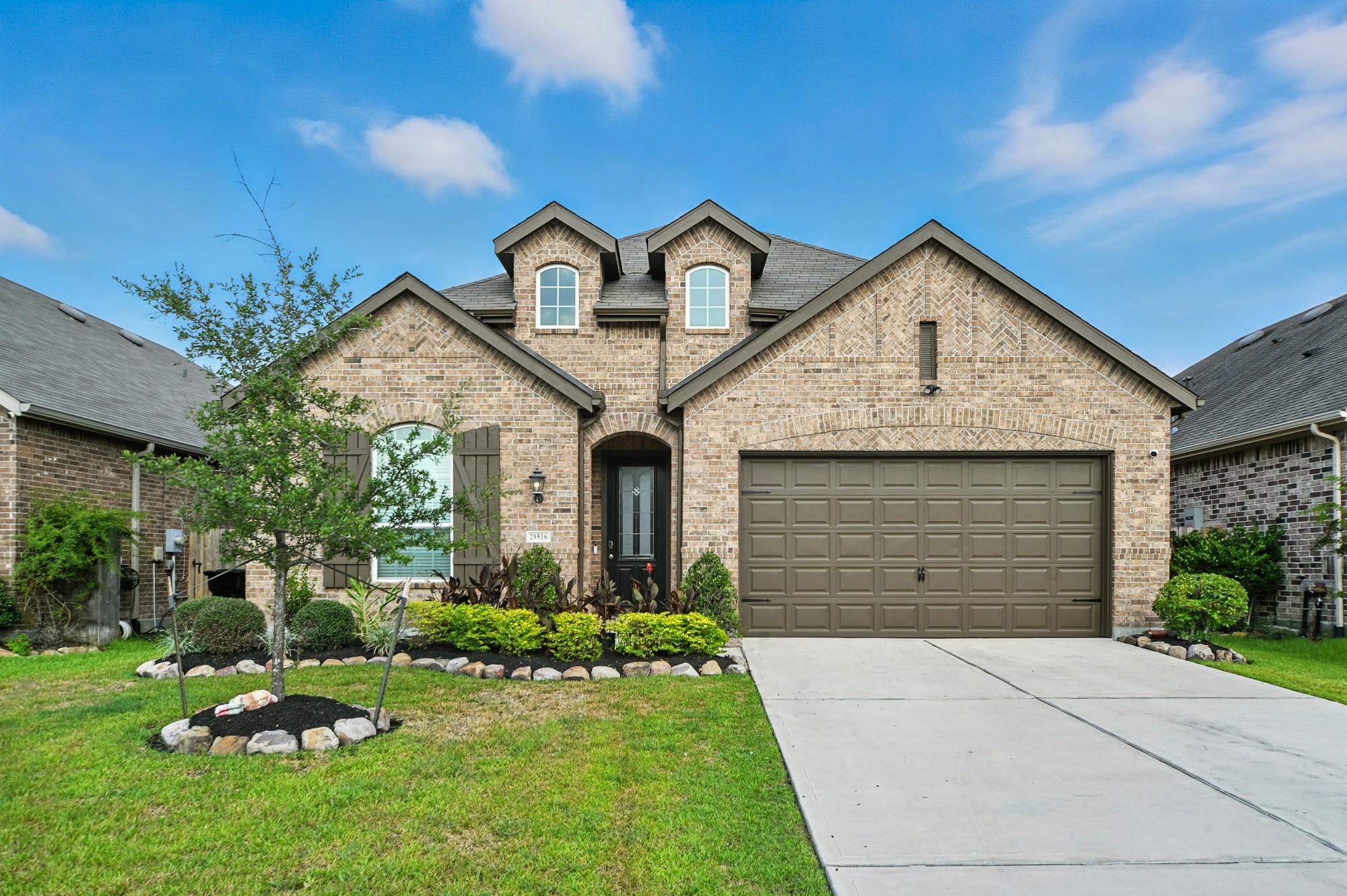 29516 Samara Drive Property Photo 2