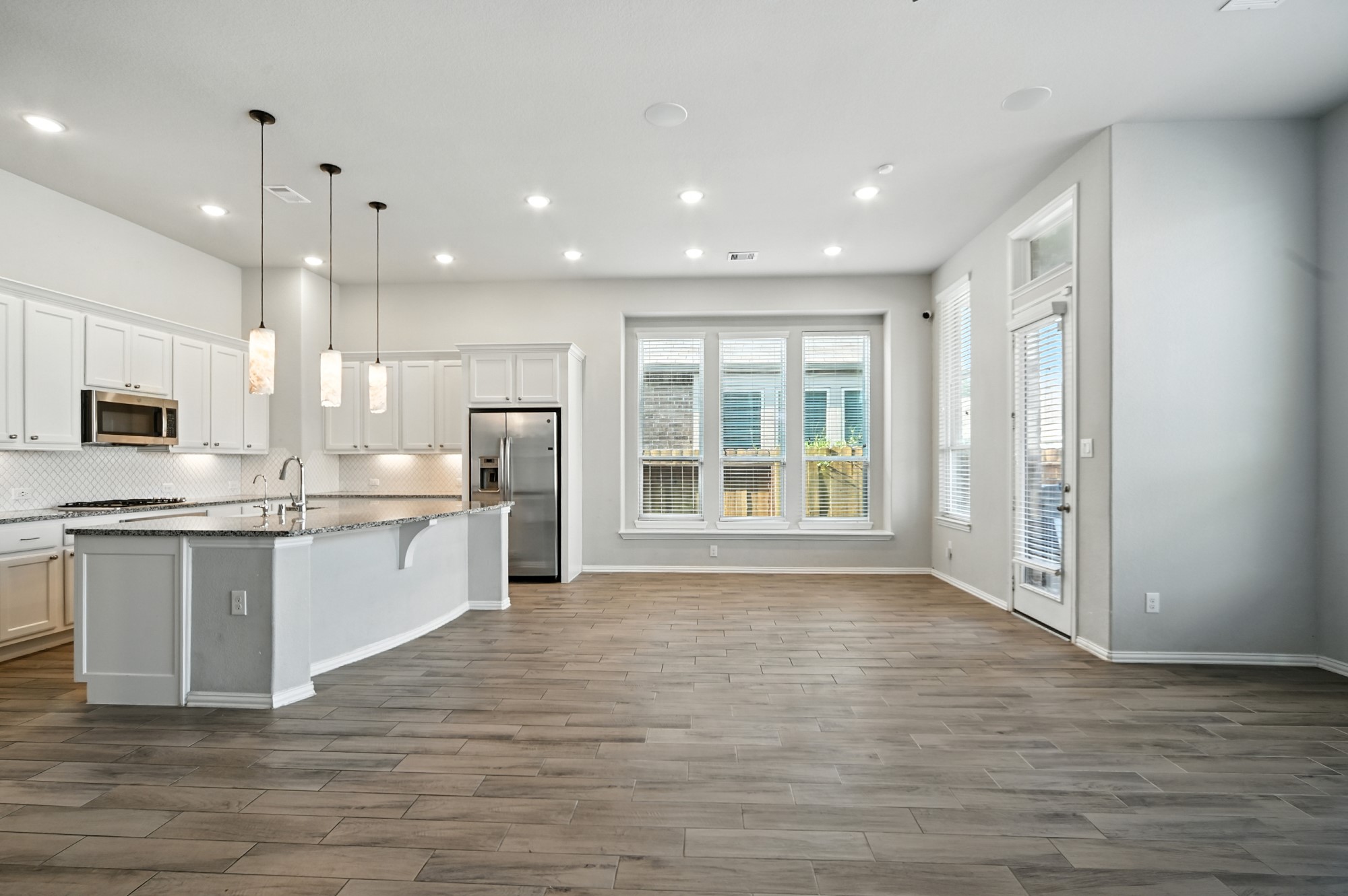 29516 Samara Drive Property Photo 7