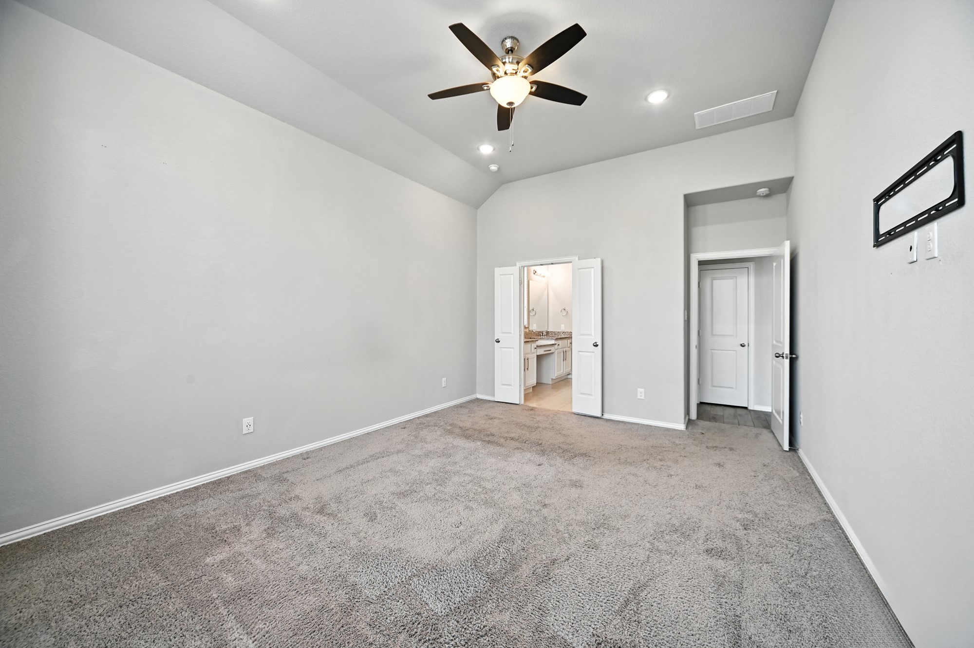 29516 Samara Drive Property Photo 15