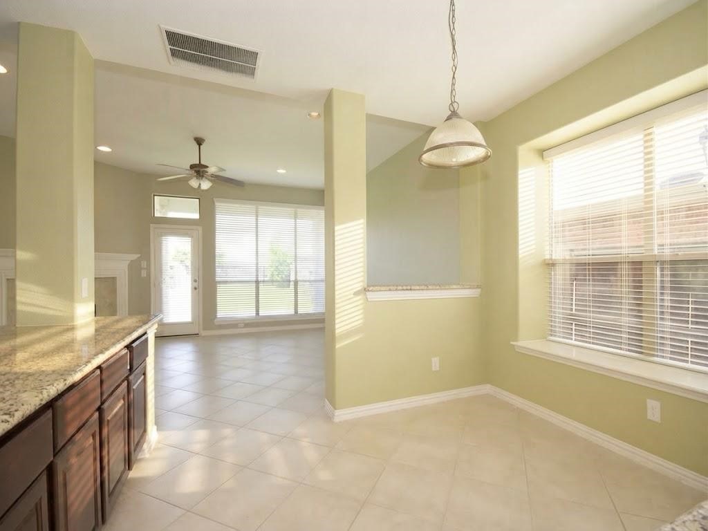 5527 Custard Apple Trail Property Photo 5